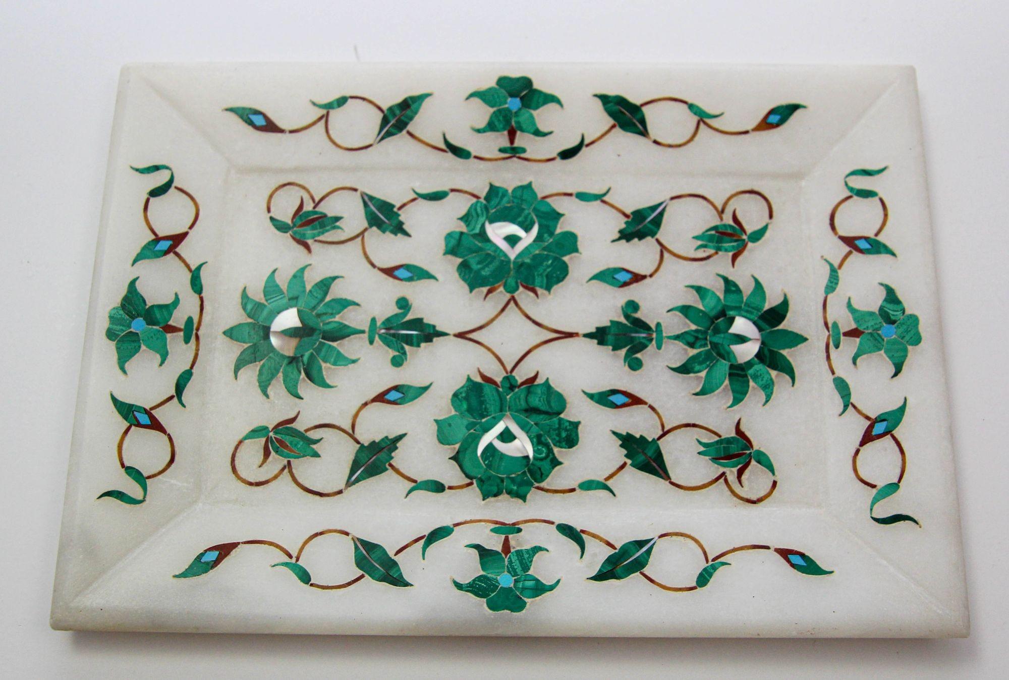 Plat en marbre blanc incrusté Pietra Dura, fabriqué à la main à Agra, Inde, 1950 en vente 8