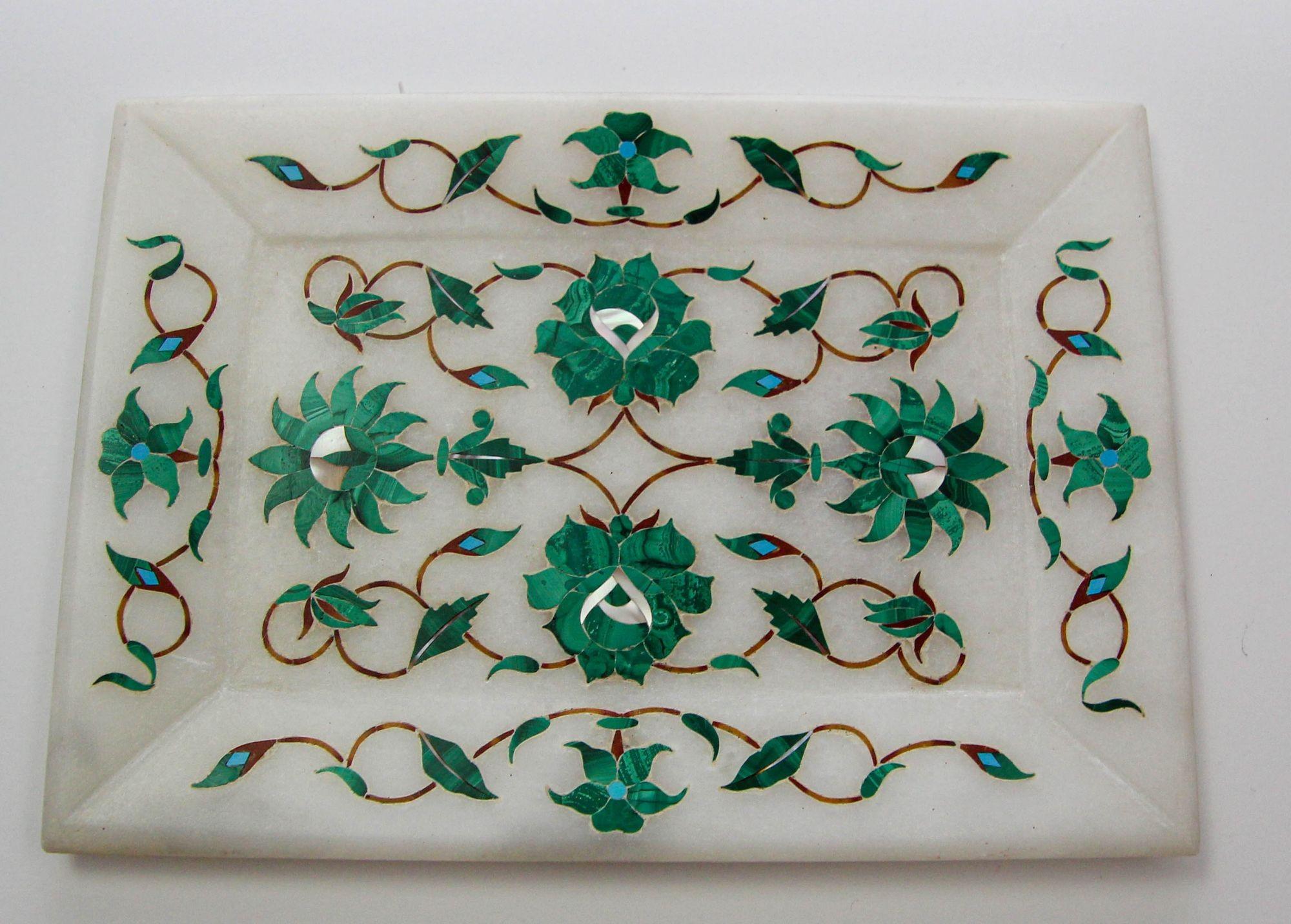 Plat en marbre blanc incrusté Pietra Dura, fabriqué à la main à Agra, Inde, 1950 en vente 1