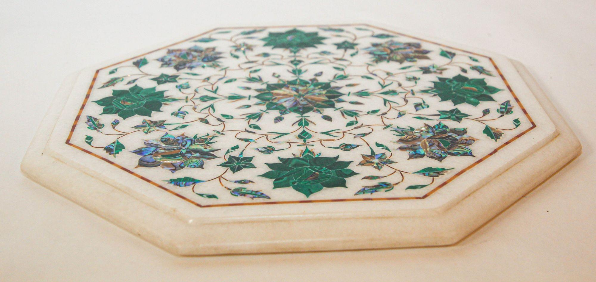 Pietra Dura White Mosaic Octagonal Inlaid Marble Top Handcrafted Agra India 1980 en vente 3