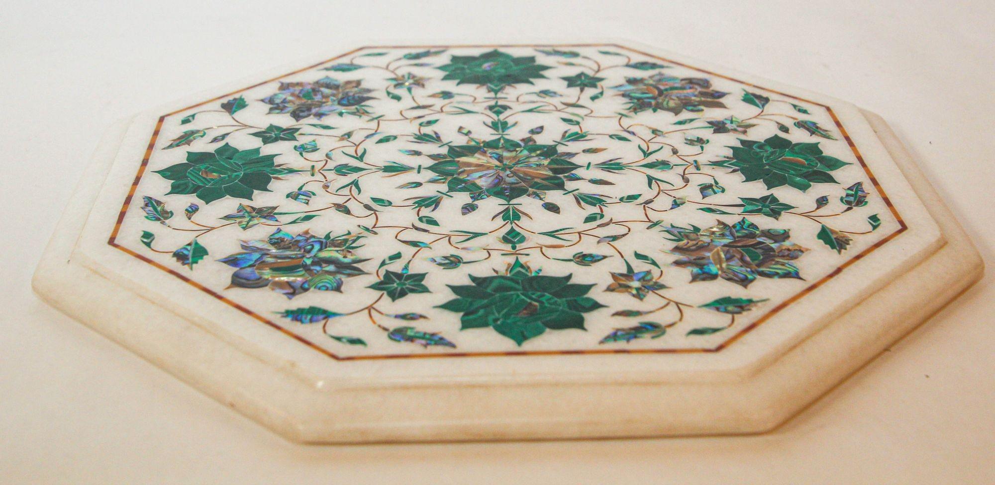 Handmade Pietra Dura Marble Inlay Mosaic Octagonal Top or Tray Agra India.
Mughal style Pietra Dura white Marble Flower Motif Inlaid Marble Tray Rajasthan India.
Classical 1980s Pietra Dura mosaic inlay white marble table top with intricate