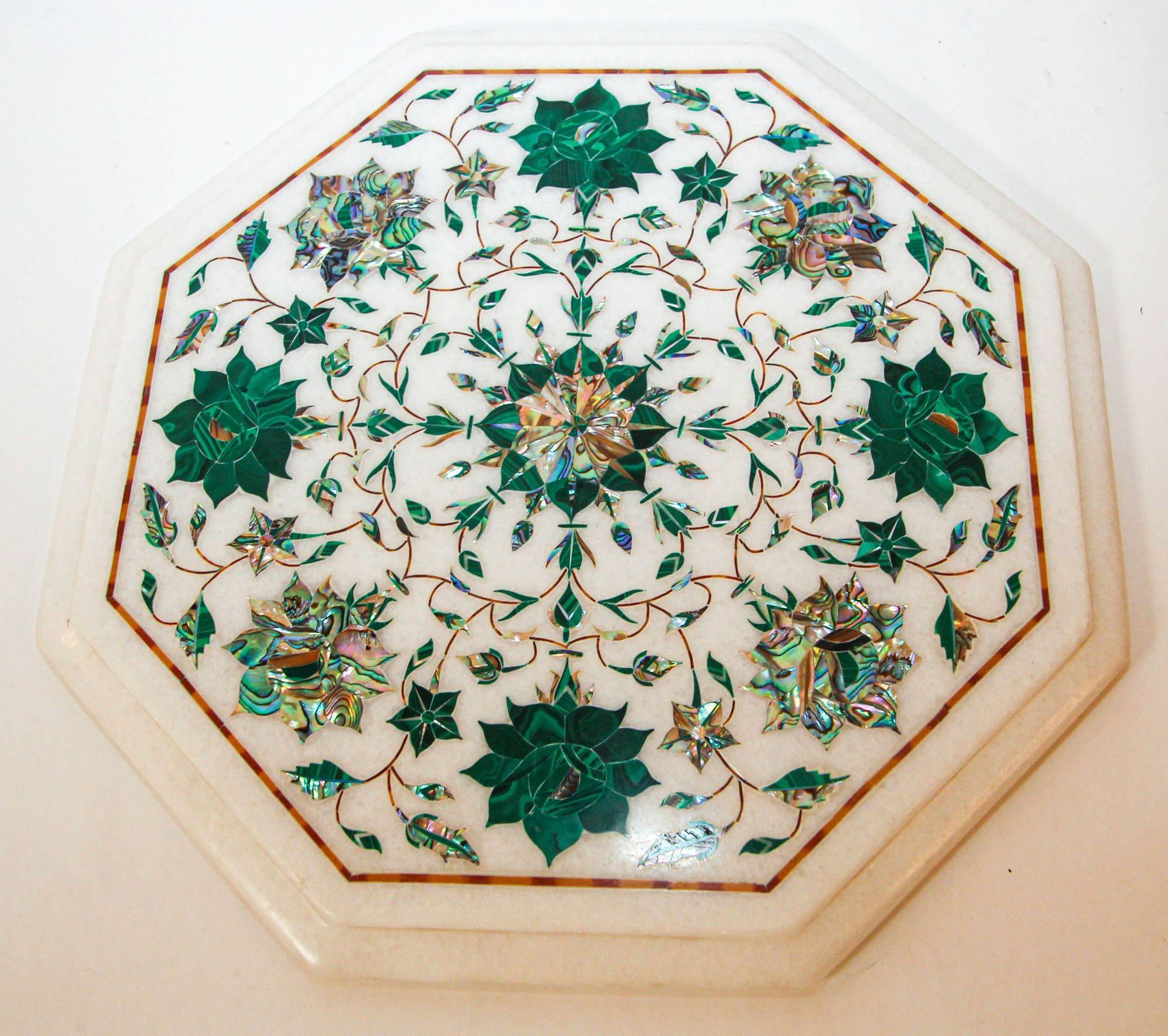 PIETRA DURA Weißes Mosaik Achteckige Marmorplatte mit Intarsien Handcrafted Agra India 1980 (Indisch) im Angebot