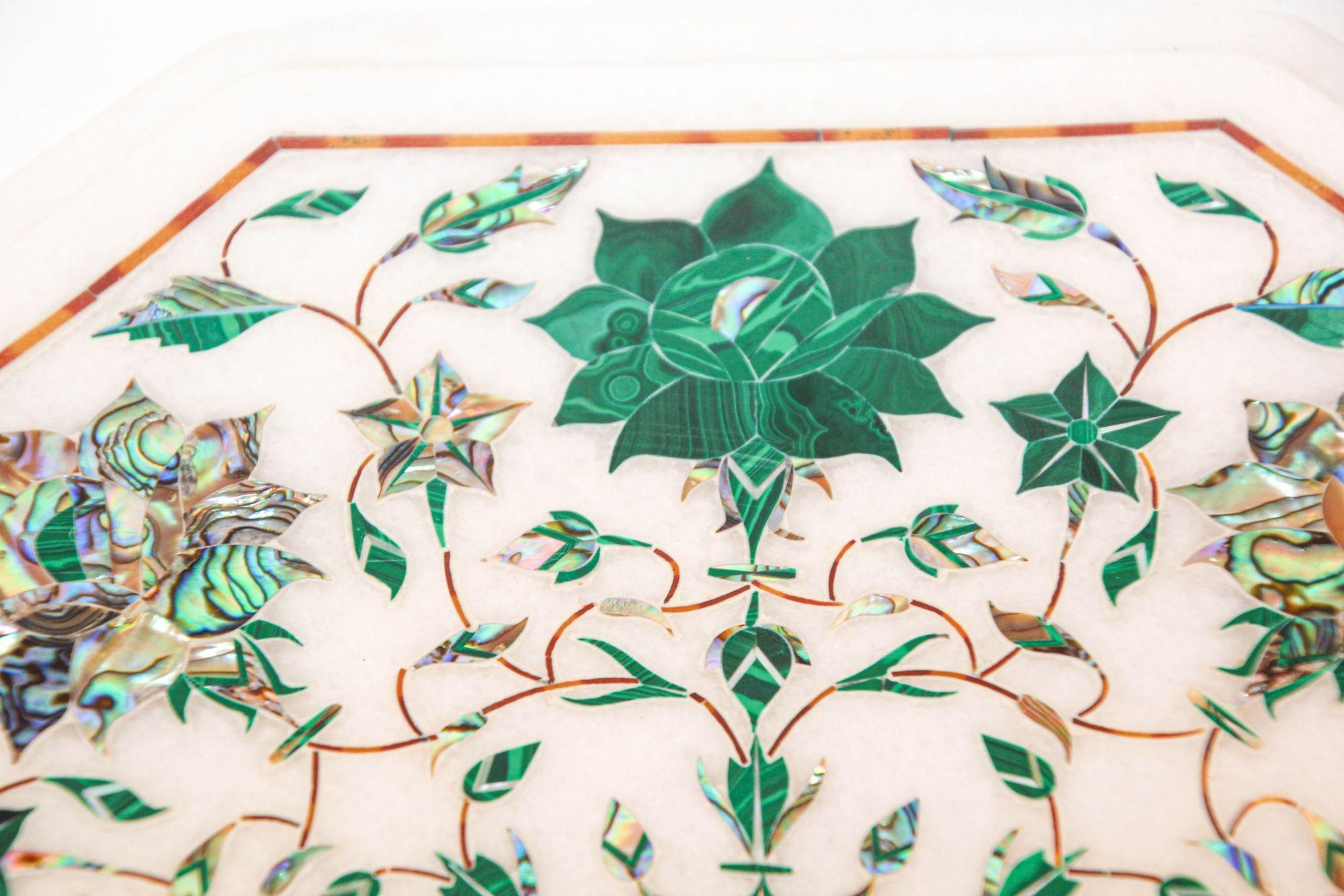 PIETRA DURA Weißes Mosaik Achteckige Marmorplatte mit Intarsien Handcrafted Agra India 1980 im Zustand „Gut“ im Angebot in North Hollywood, CA