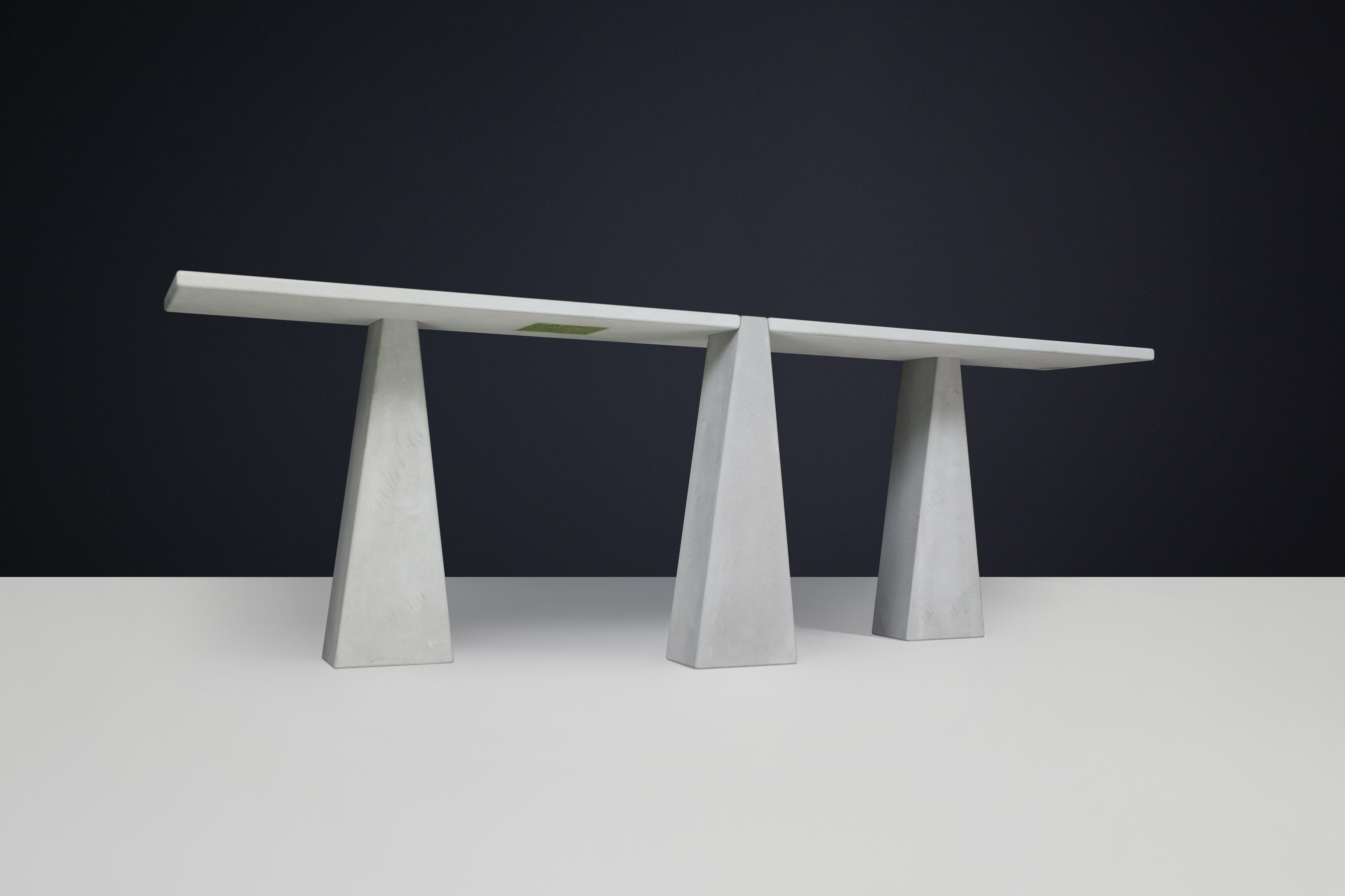 Pietra Serena' Inca  Console Angelo Mangiarotti pour Skipper, Italie, 1978

La gamme 