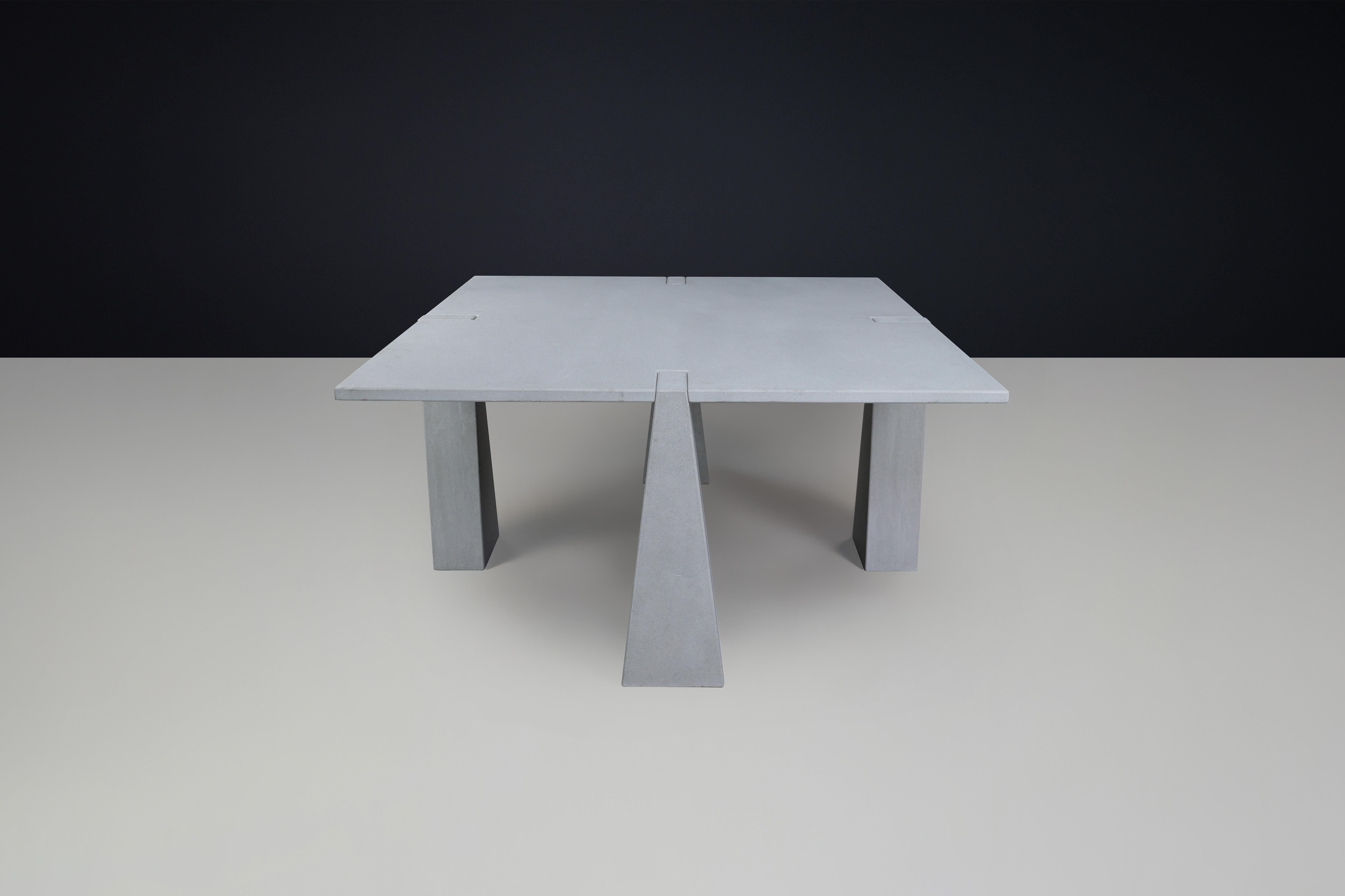 italien Table centrale Pietra Serena' Inca d'Angelo Mangiarotti pour Skipper en vente