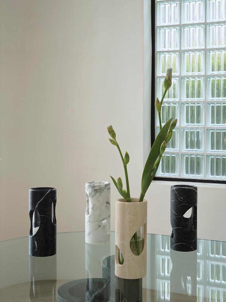 Moderno Vaso Pietra in travertino di Greg Natale in vendita