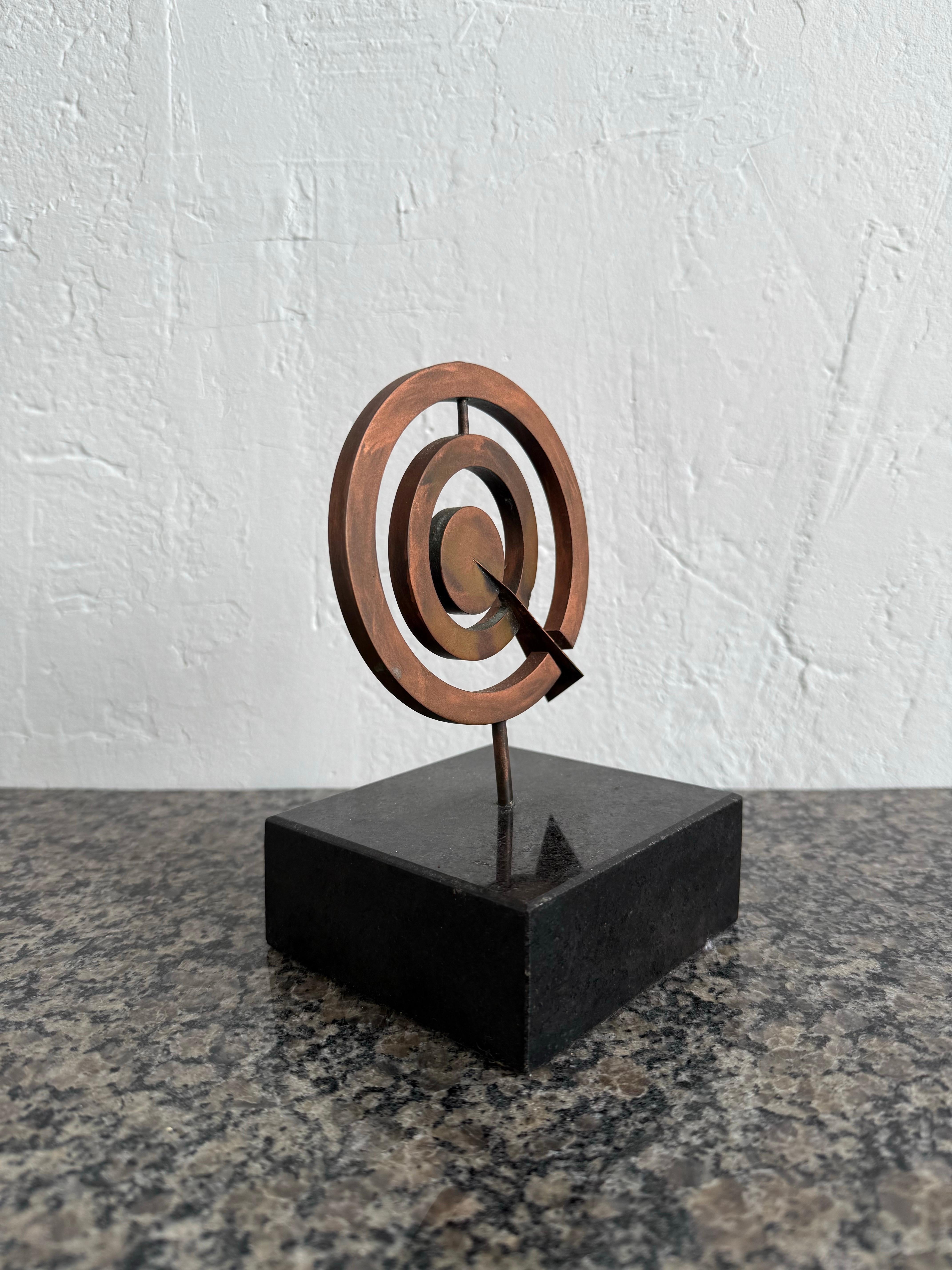Pietrina Checcacci, brasilianische moderne kinetische Kupferskulptur auf Granitsockel, Pietrina (Moderne) im Angebot