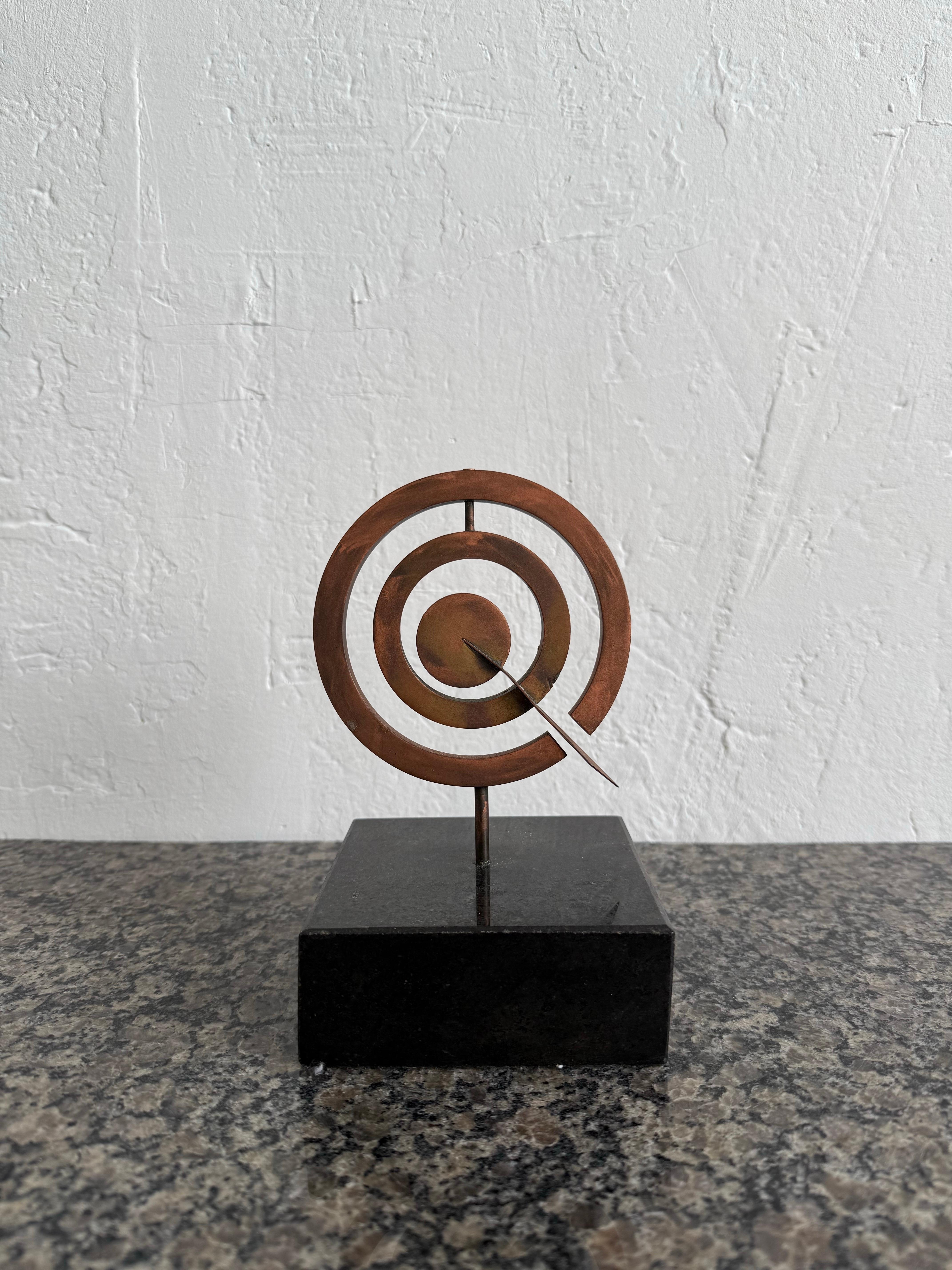 Pietrina Checcacci, brasilianische moderne kinetische Kupferskulptur auf Granitsockel, Pietrina (Brasilianisch) im Angebot
