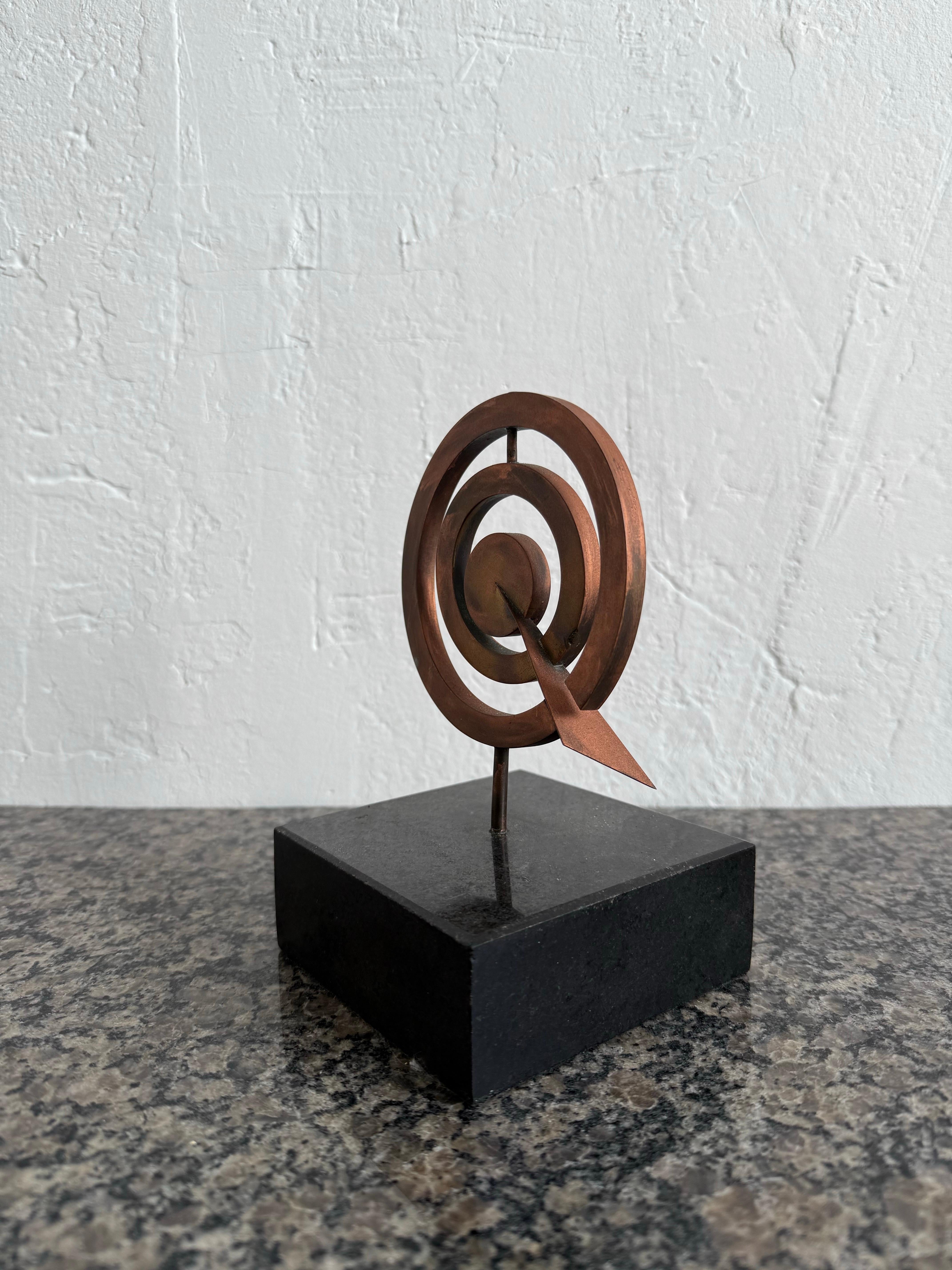 Pietrina Checcacci, brasilianische moderne kinetische Kupferskulptur auf Granitsockel, Pietrina (20. Jahrhundert) im Angebot
