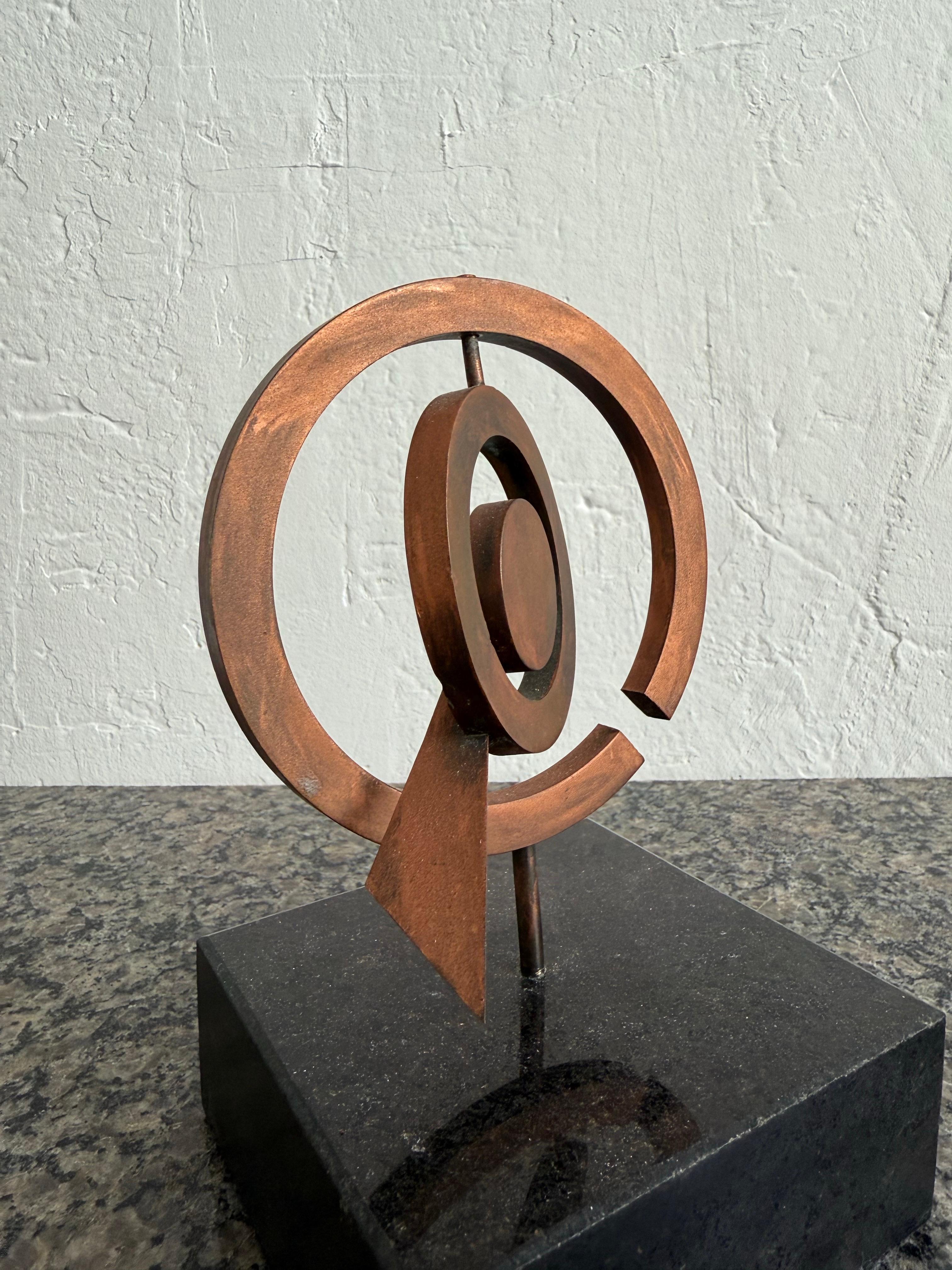 Pietrina Checcacci, brasilianische moderne kinetische Kupferskulptur auf Granitsockel, Pietrina im Angebot 3
