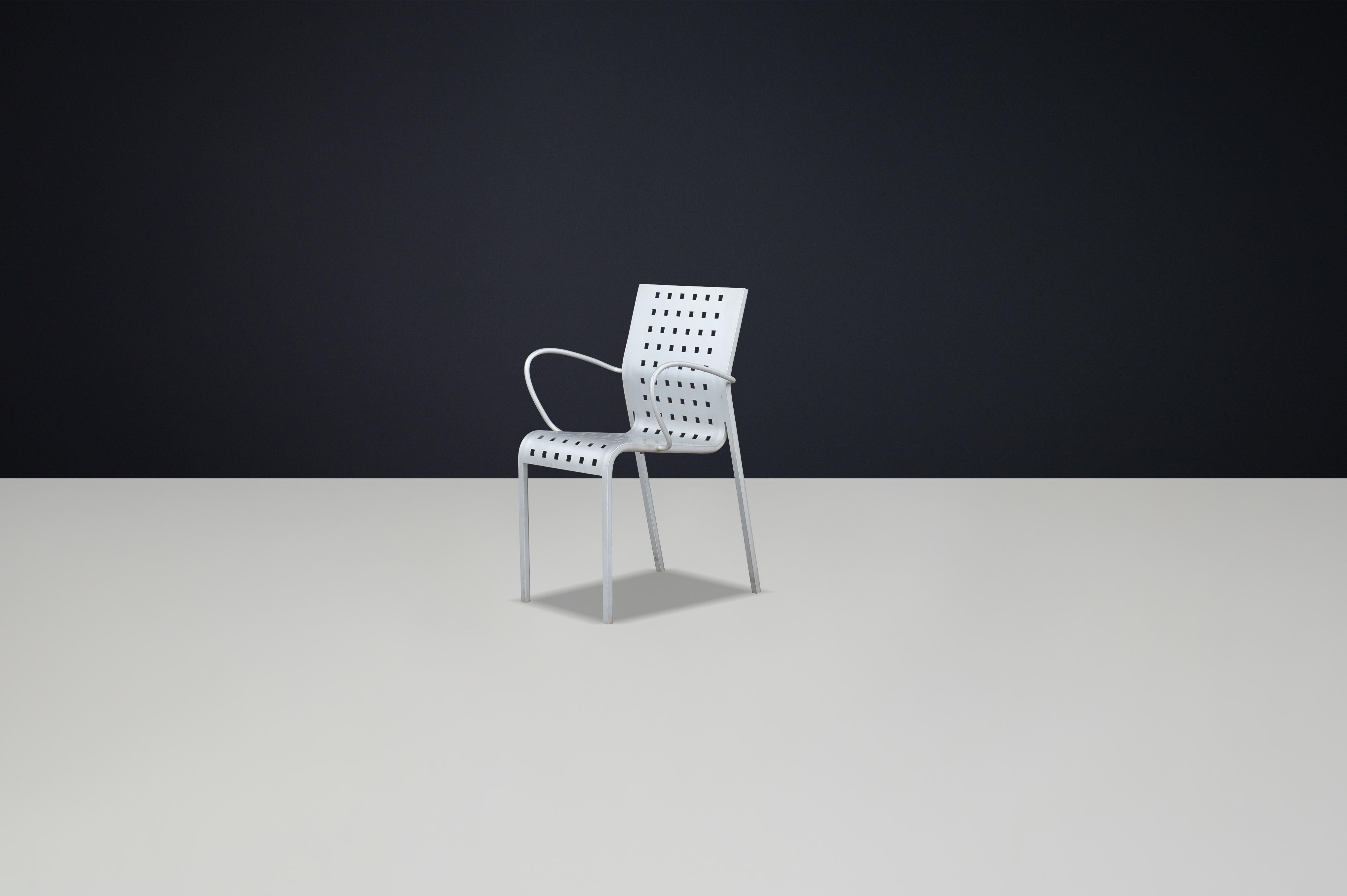 Chaises à accoudoirs 