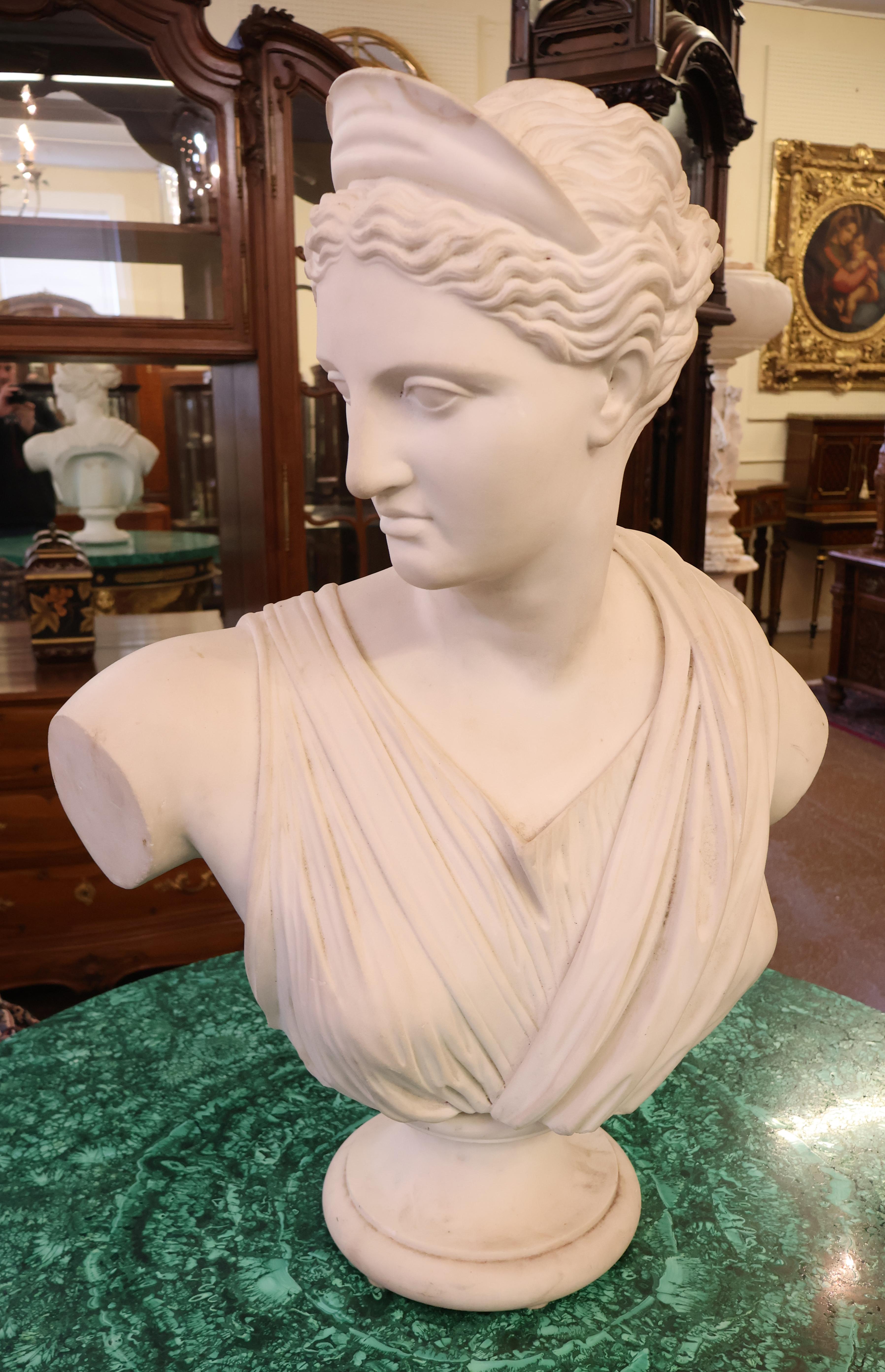 Pietro Bazzanti, italienische Carrara-Marmorbüste einer römischen Frau aus dem 19. Jahrhundert

Abmessungen: 31