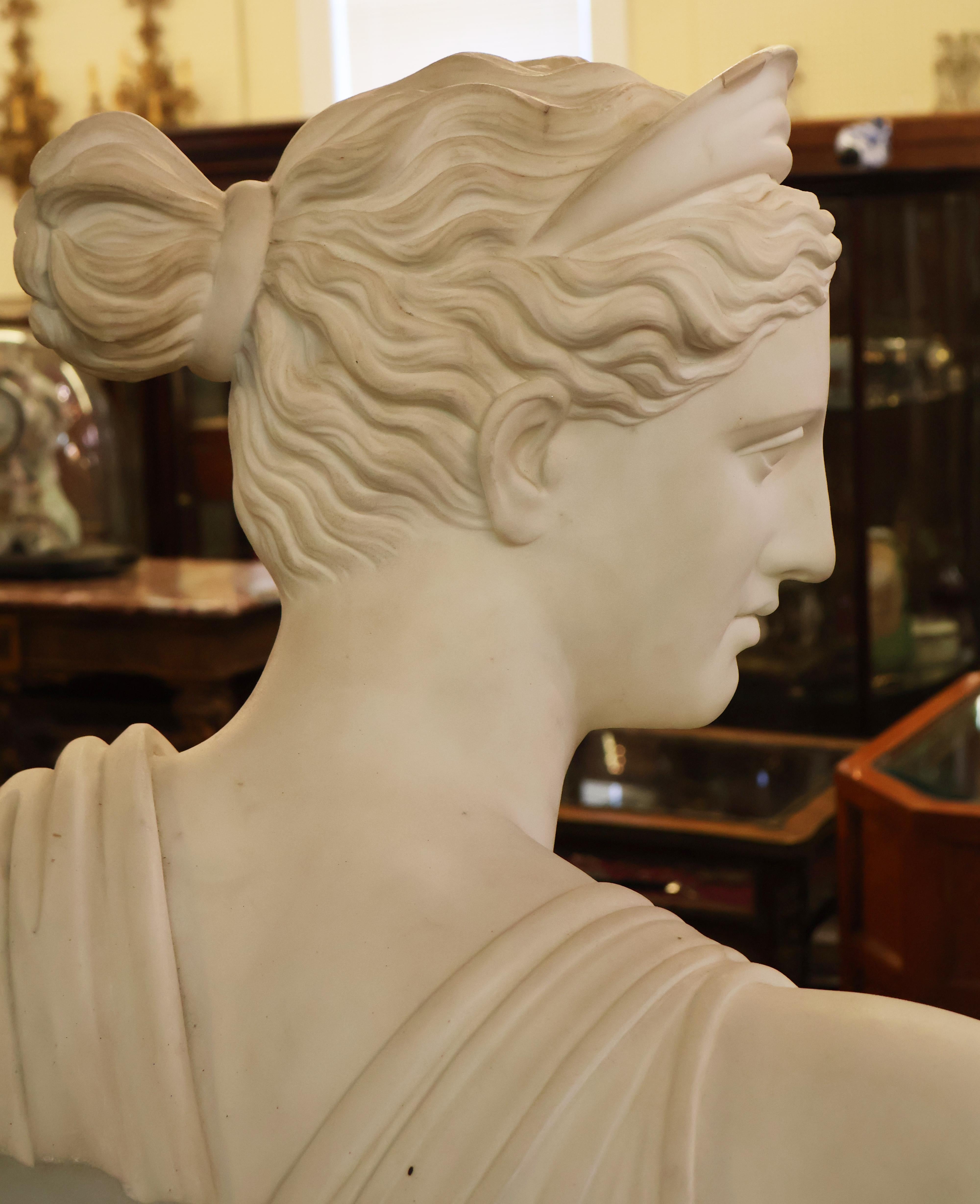 Marbre de Carrare Buste de femme romaine italienne Pietro Bazzanti du 19ème siècle en marbre de Carrare en vente
