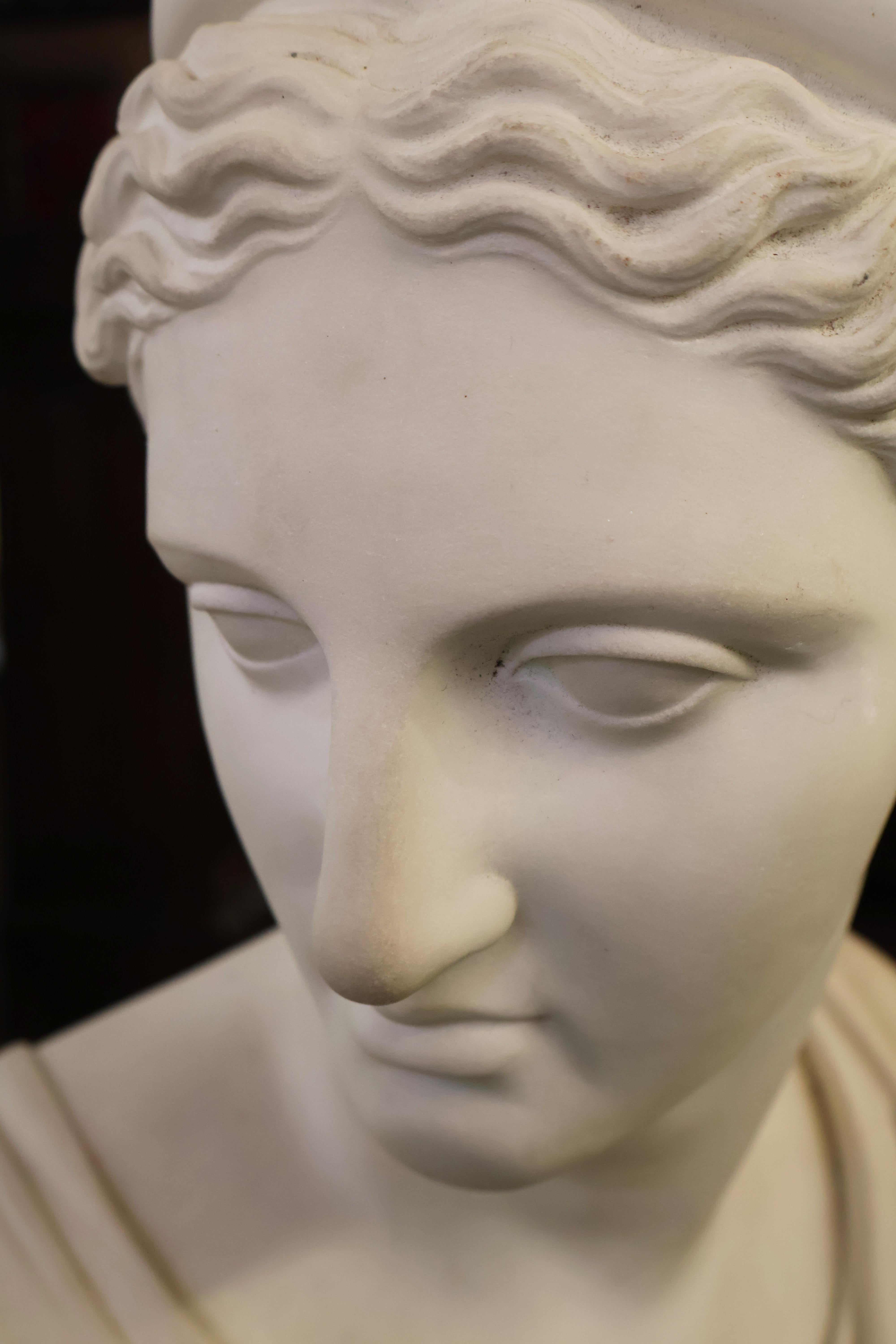 Pietro Bazzanti 19th Century Italian Carrara Marble Bust of Roman Woman For Sale 4