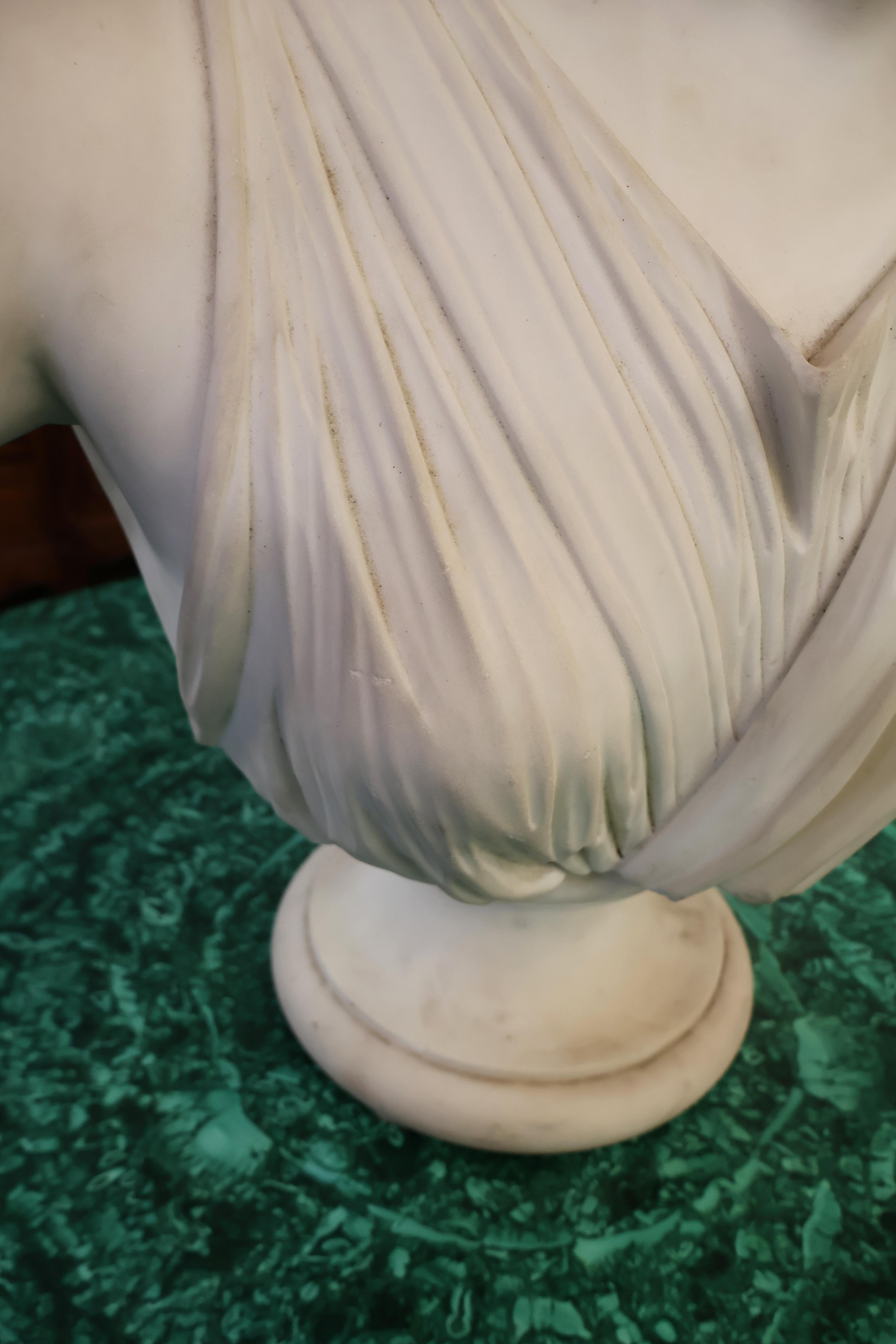 Buste de femme romaine italienne Pietro Bazzanti du 19ème siècle en marbre de Carrare en vente 3