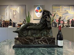 Ariane endormie, grande sculpture en bronze et marbre de la mythologie grecque, 19e siècle