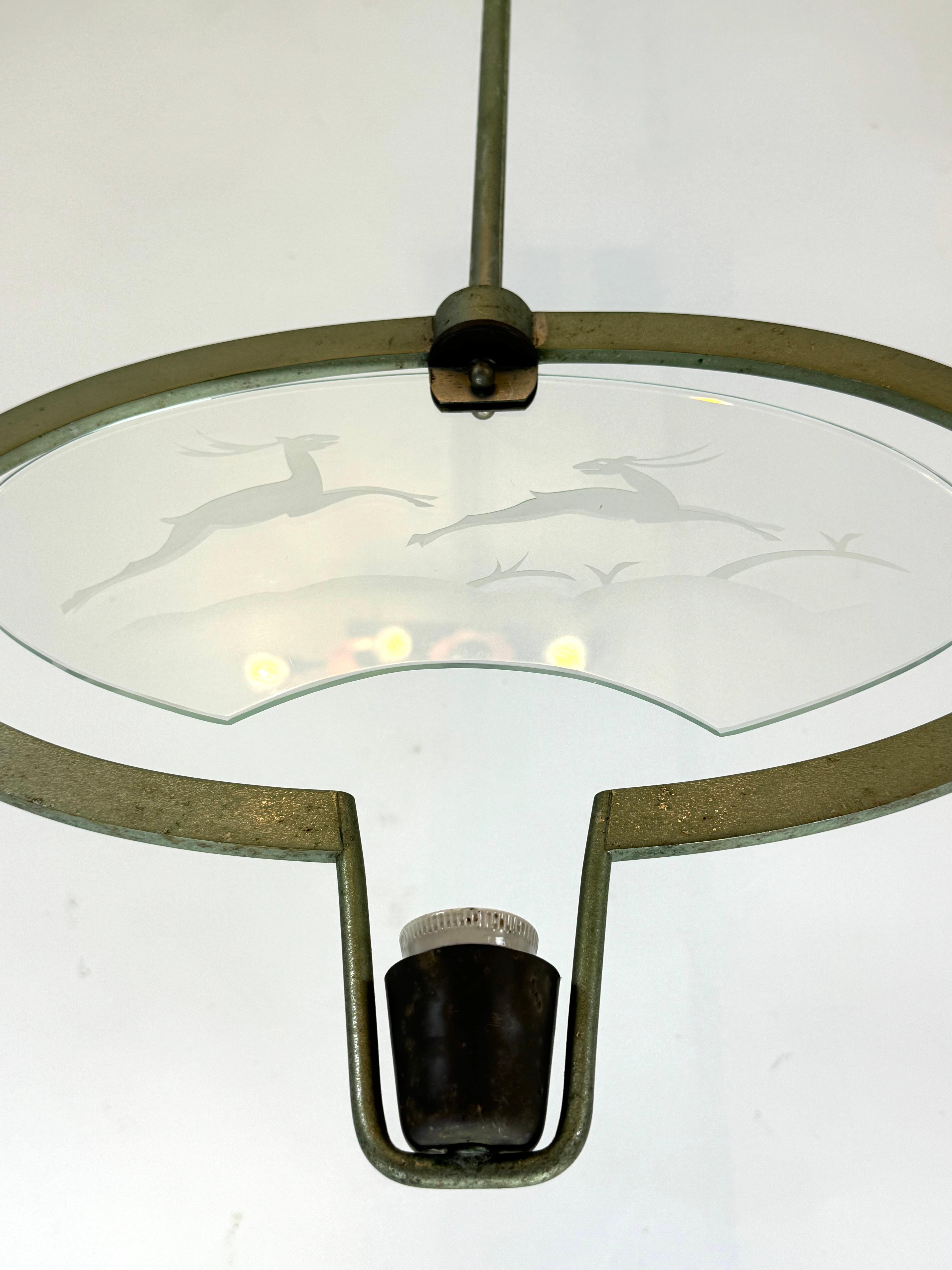 Pietro Chiesa, Art Deco chandelier in solid lacquered brass and glass. Italy 193 In Good Condition For Sale In Catania, CT