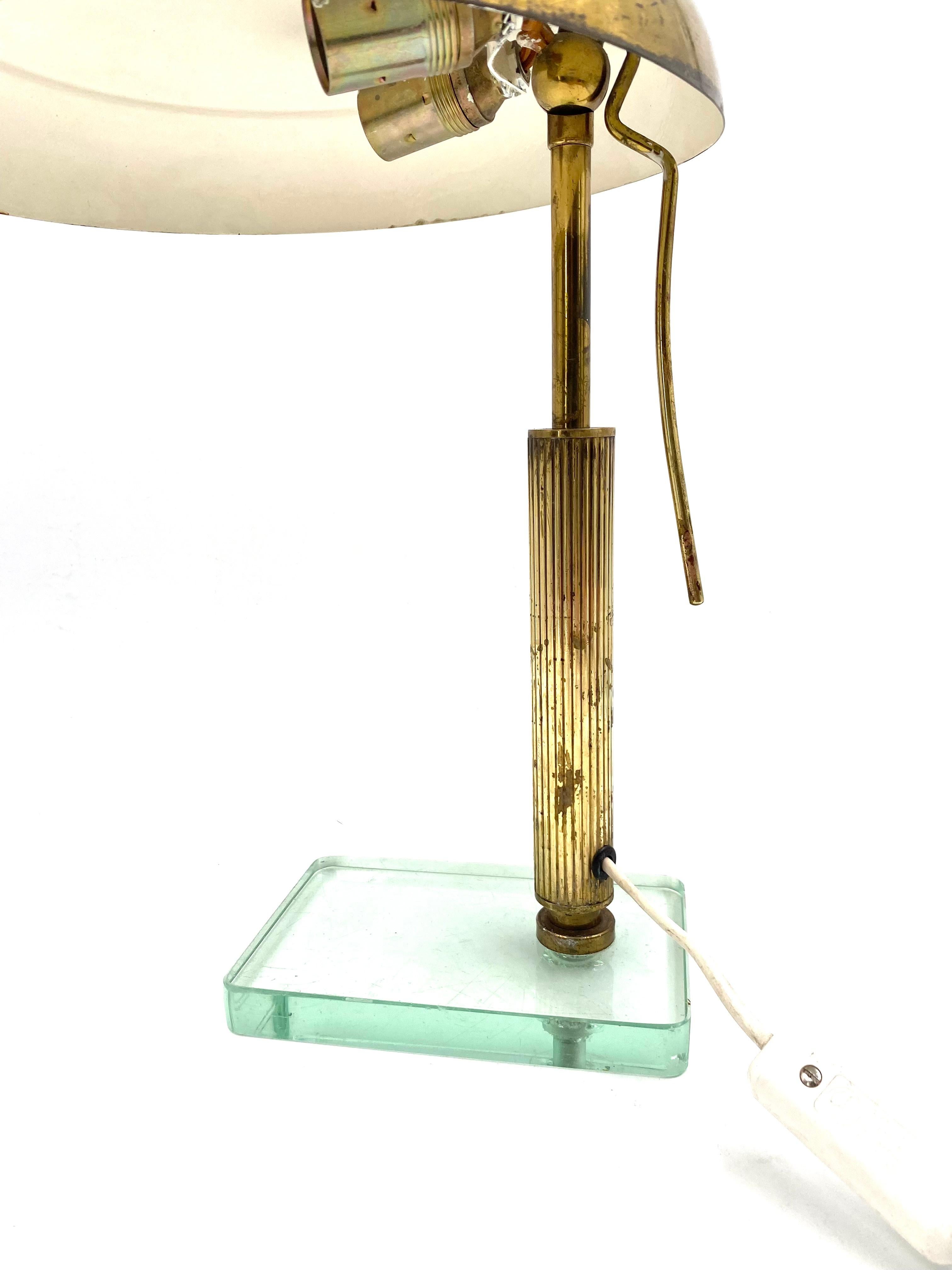 Pietro Chiesa attr., Messing-Tisch-/Schreibtischlampe, Fontana Arte, um 1940 im Angebot 4
