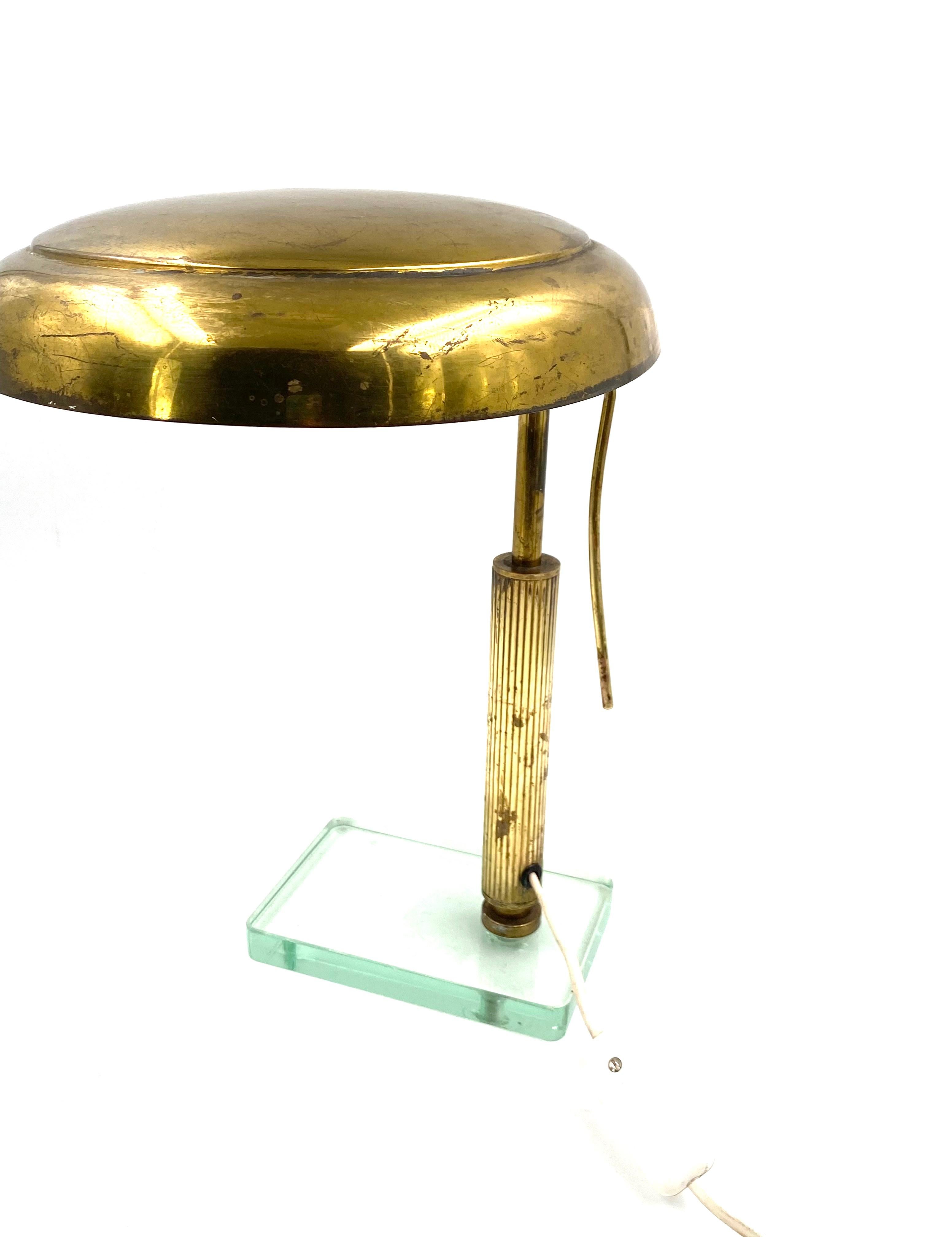Pietro Chiesa Attributed., Brass Table / Desk Lamp, Fontana Arte, circa 1940 For Sale 5