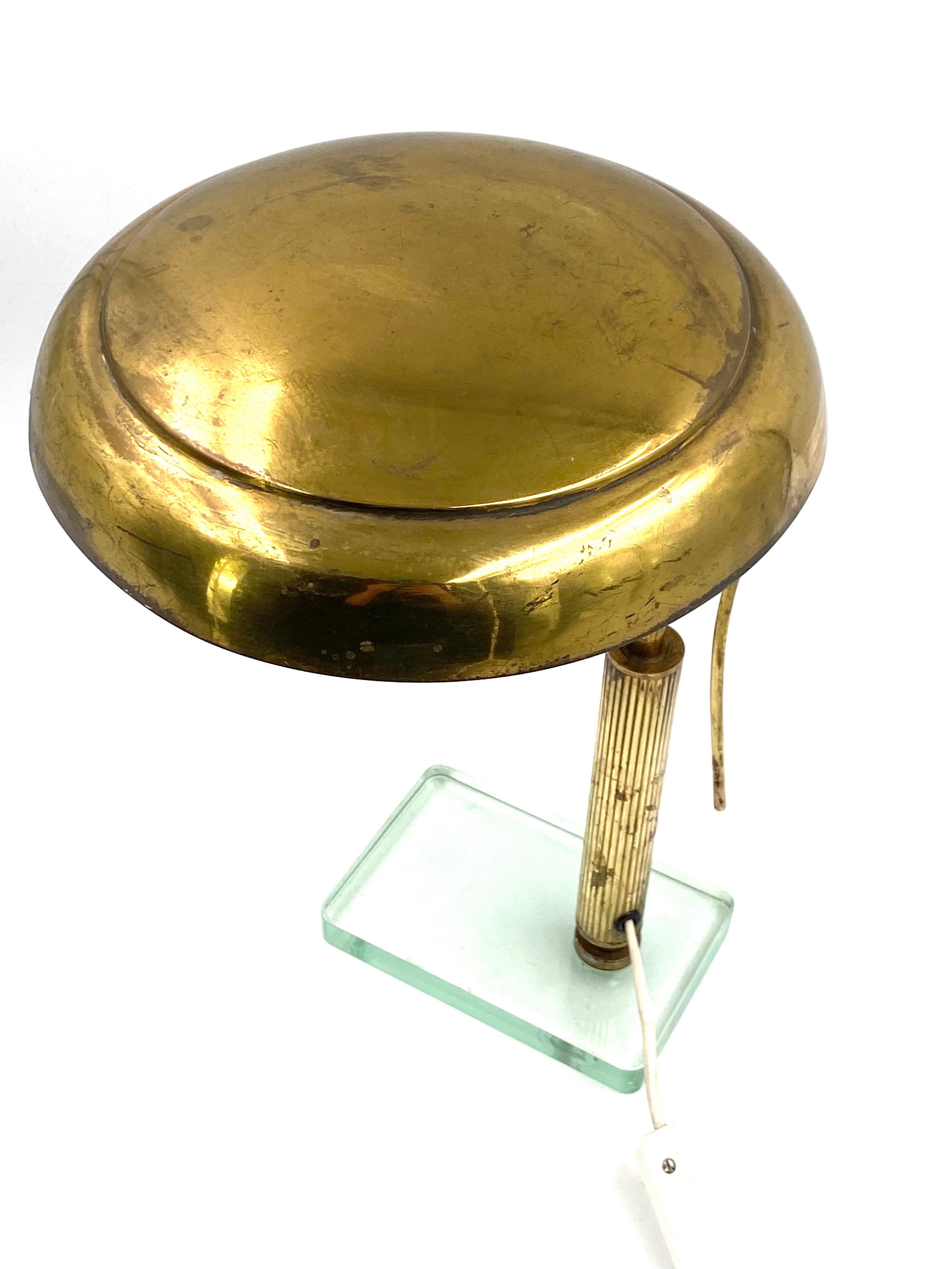 Pietro Chiesa Attributed., Brass Table / Desk Lamp, Fontana Arte, circa 1940 For Sale 6