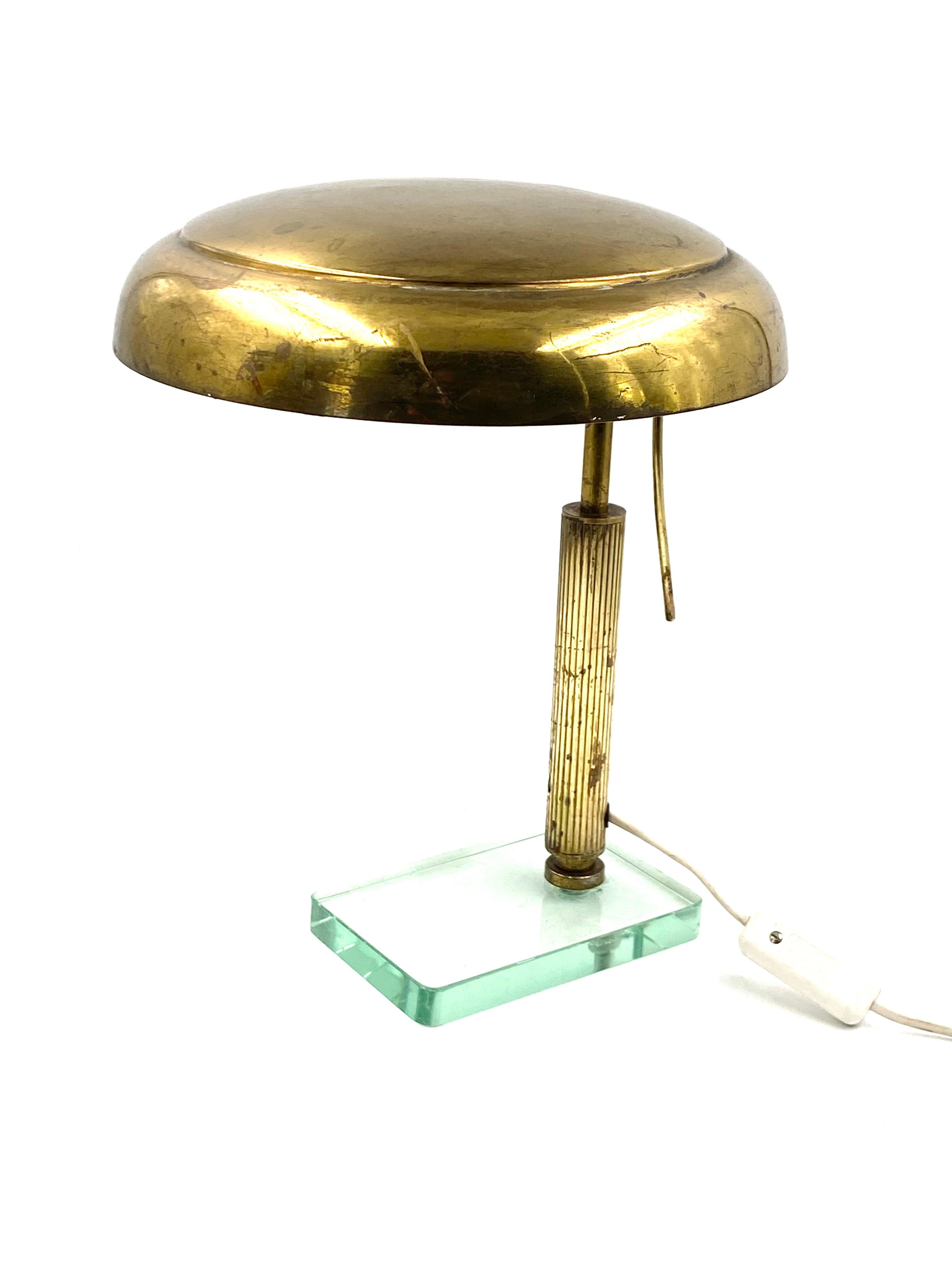 Pietro Chiesa Attributed., Brass Table / Desk Lamp, Fontana Arte, circa 1940 For Sale 9