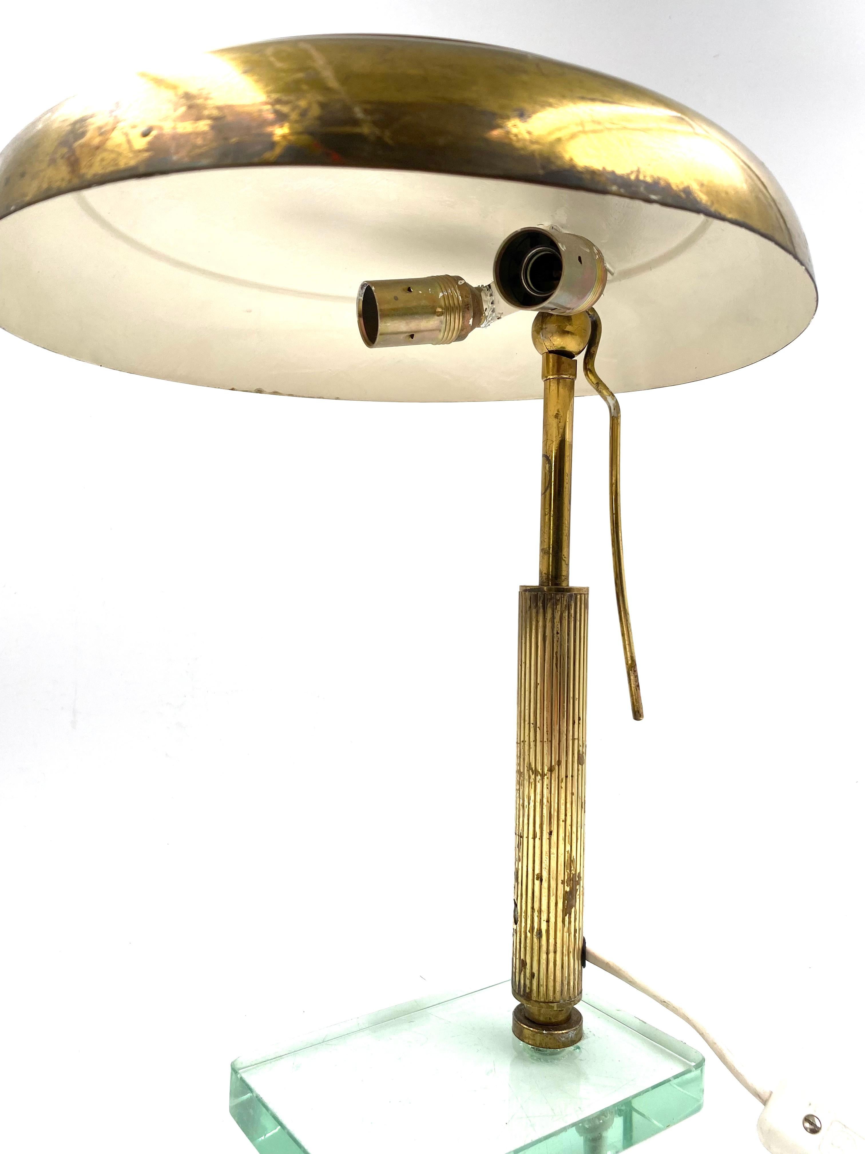 Pietro Chiesa attr., Messing-Tisch-/Schreibtischlampe, Fontana Arte, um 1940 im Angebot 12