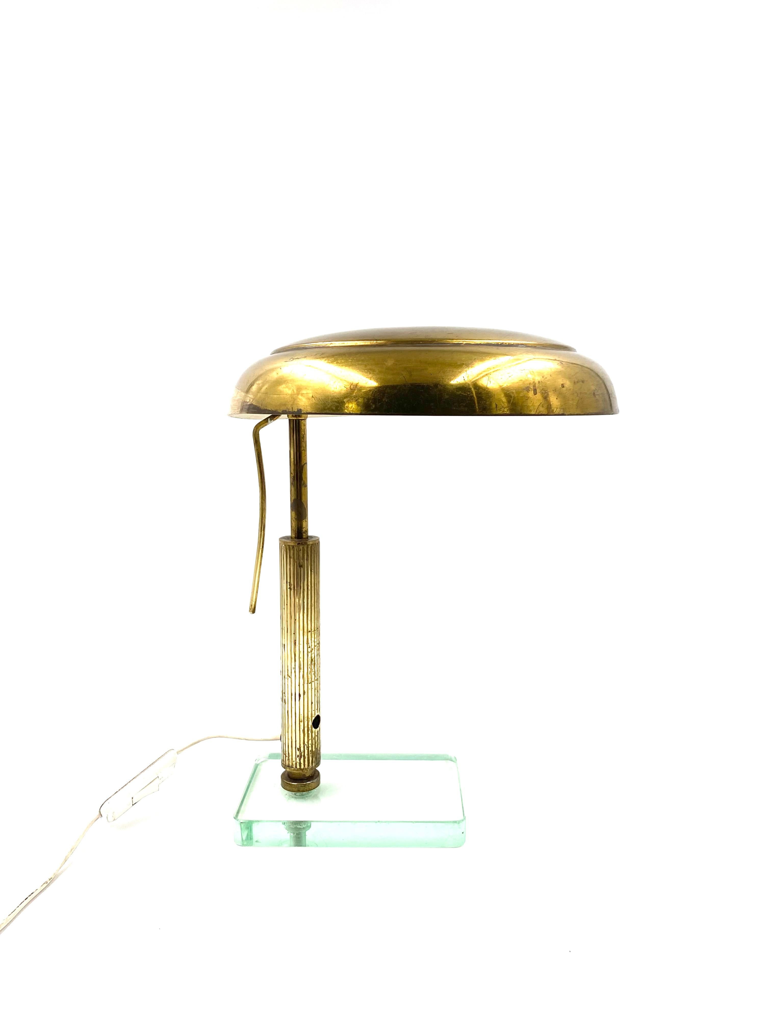 Pietro Chiesa attr., brass table / desk lamp

Fontana Arte, circa 1940

brass and glass base

Double light bulbs.

Measures: 36H x 29 cm

Conditions: good consistent with age and use. Original condition, unrestored, Brass in patina, slight