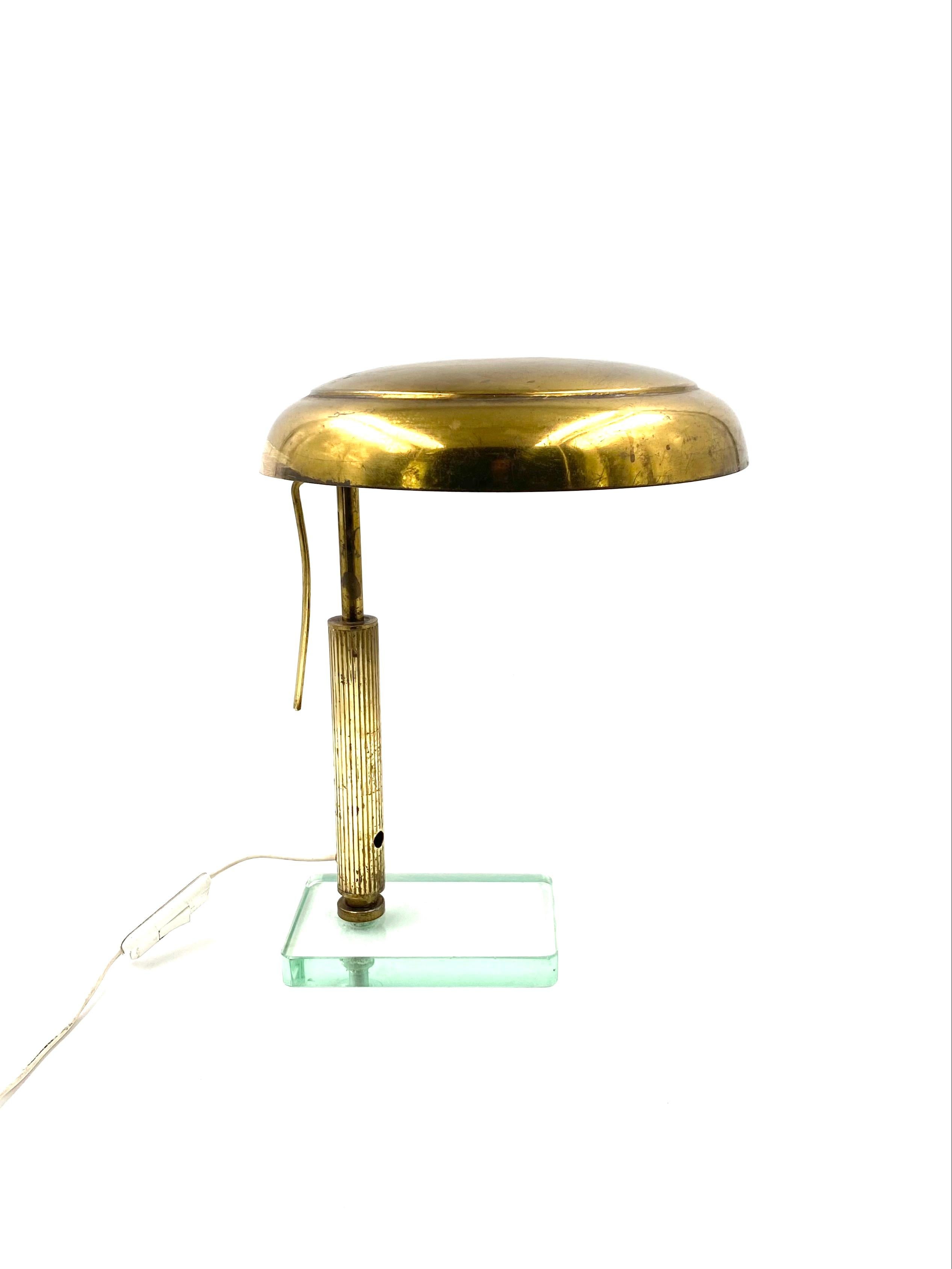 Mid-Century Modern Pietro Chiesa Attributed., Brass Table / Desk Lamp, Fontana Arte, circa 1940 For Sale