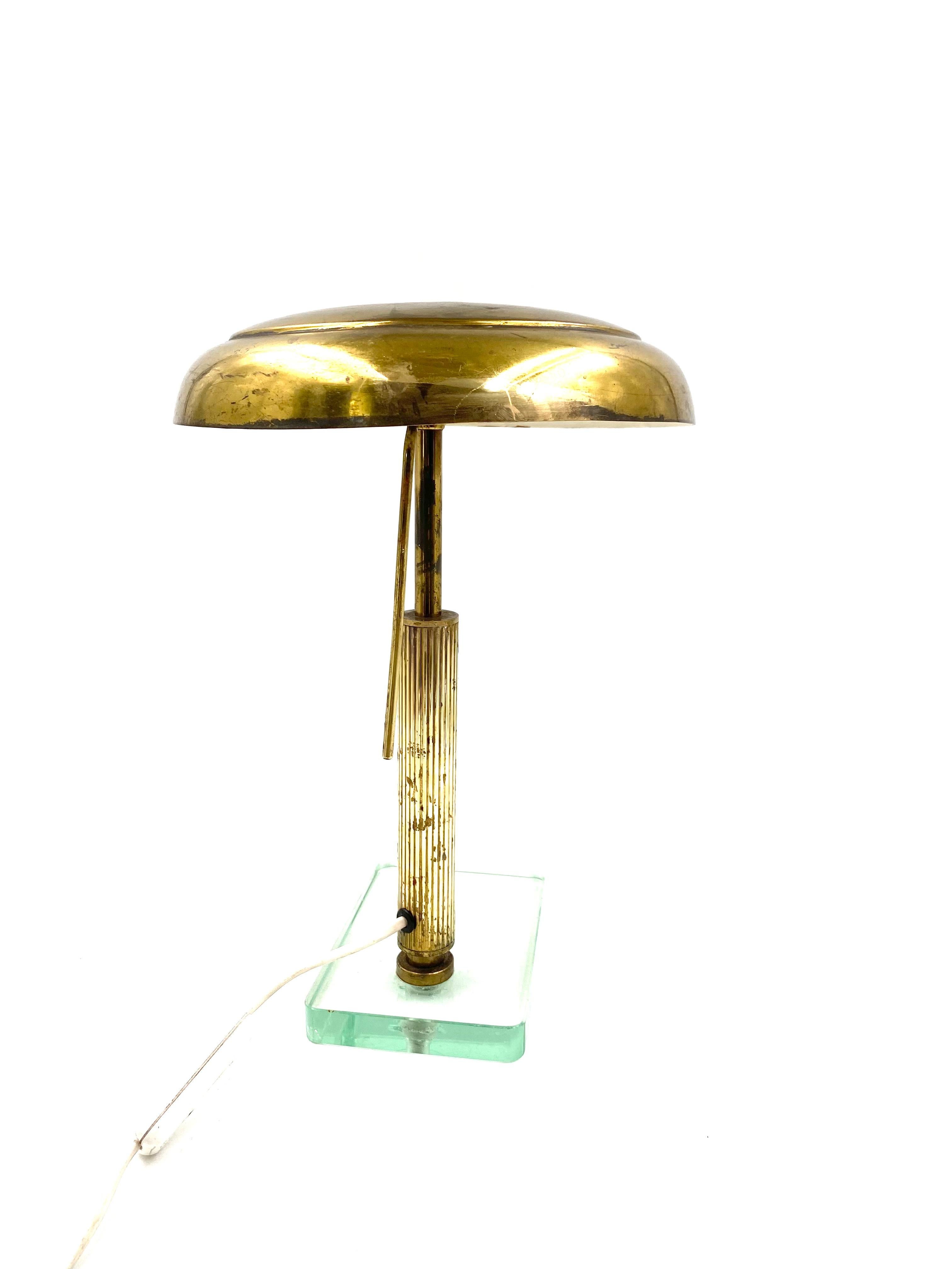 Pietro Chiesa Attributed., Brass Table / Desk Lamp, Fontana Arte, circa 1940 For Sale 2
