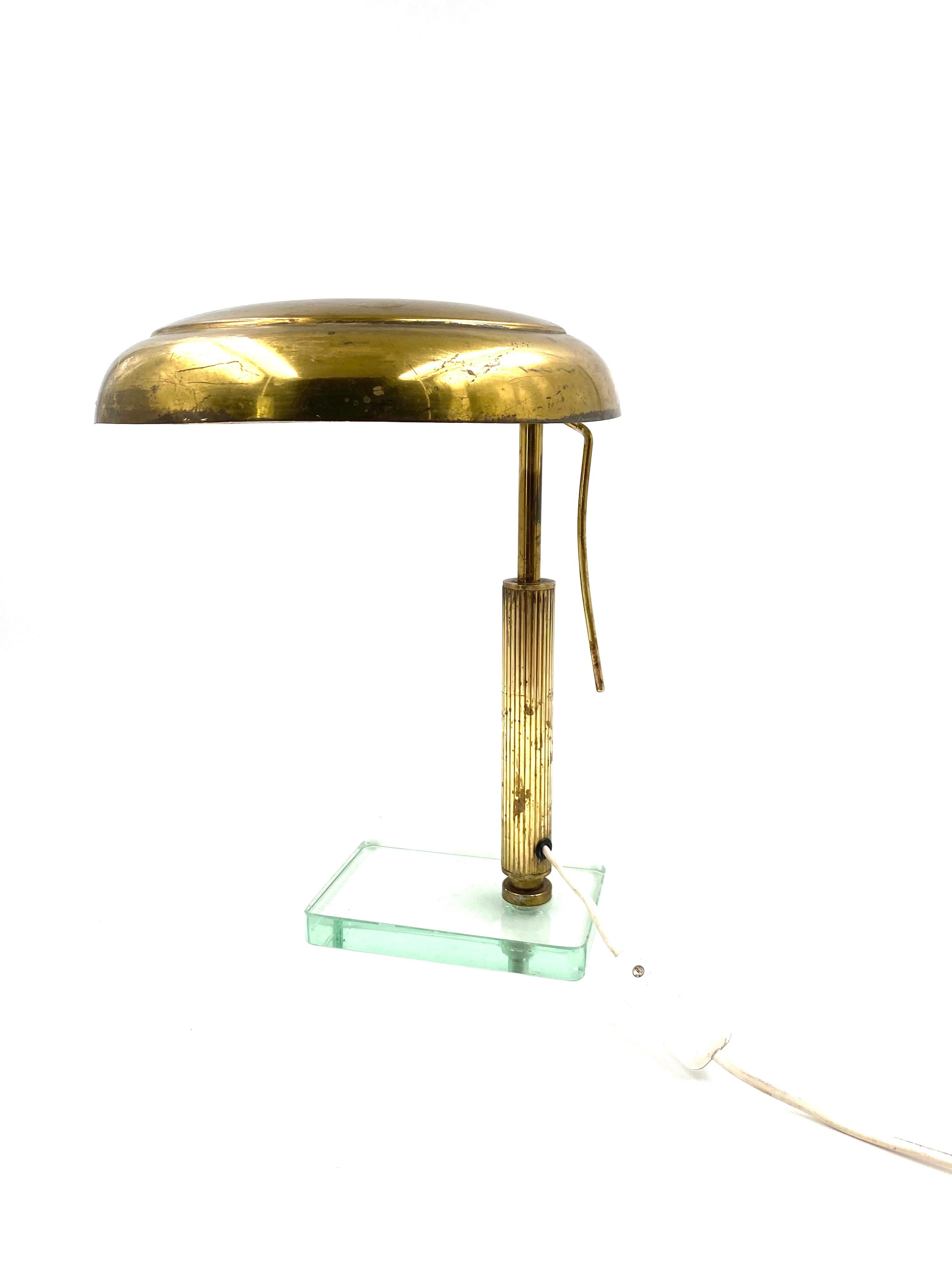 Pietro Chiesa Attributed., Brass Table / Desk Lamp, Fontana Arte, circa 1940 For Sale 3