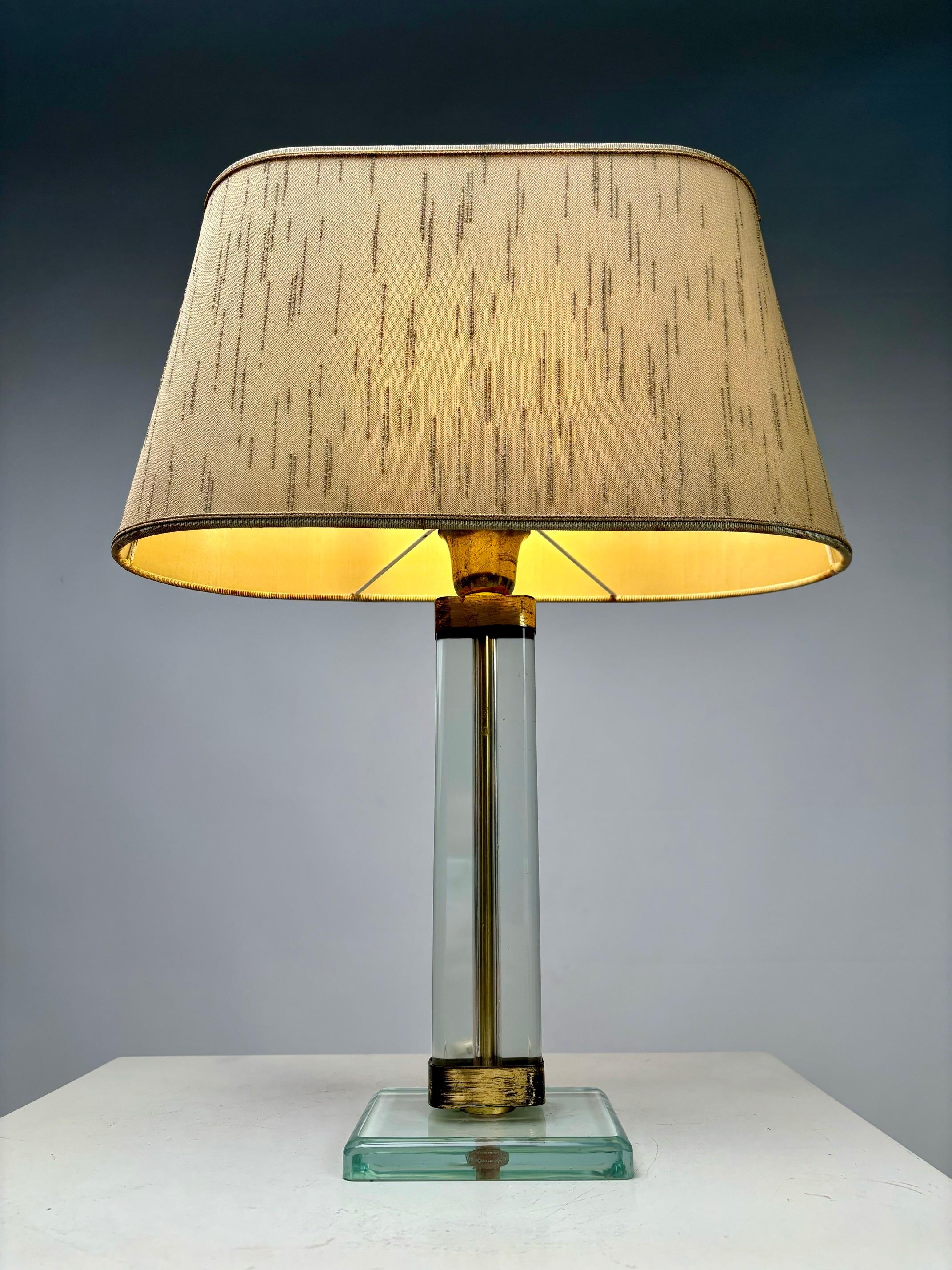 Mid-Century Modern Pietro Chiesa, Brass & Glass Table Lamp for Fontana Arte , Italy (Old Edition) For Sale