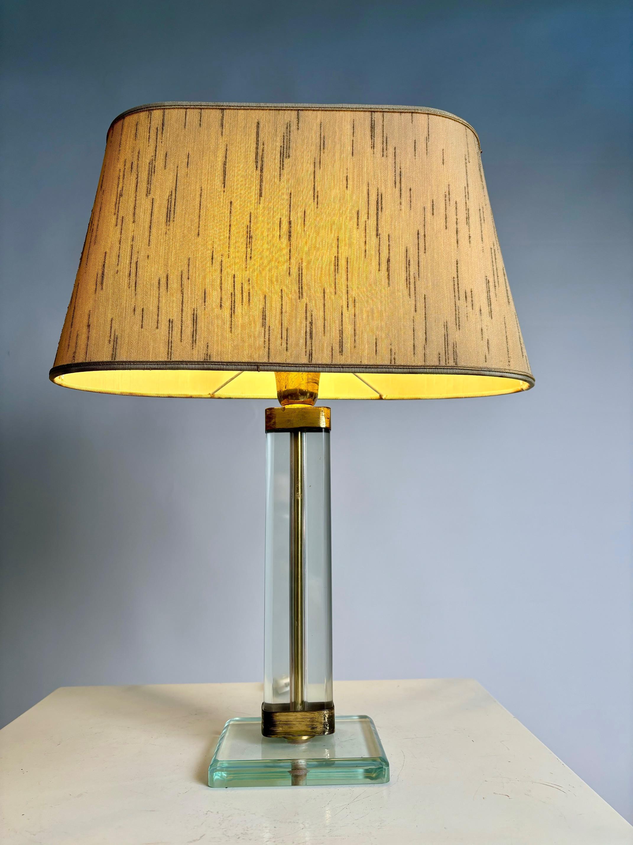Pietro Chiesa, Brass & Glass Table Lamp for Fontana Arte , Italy (Old Edition) In Good Condition For Sale In Argelato, BO