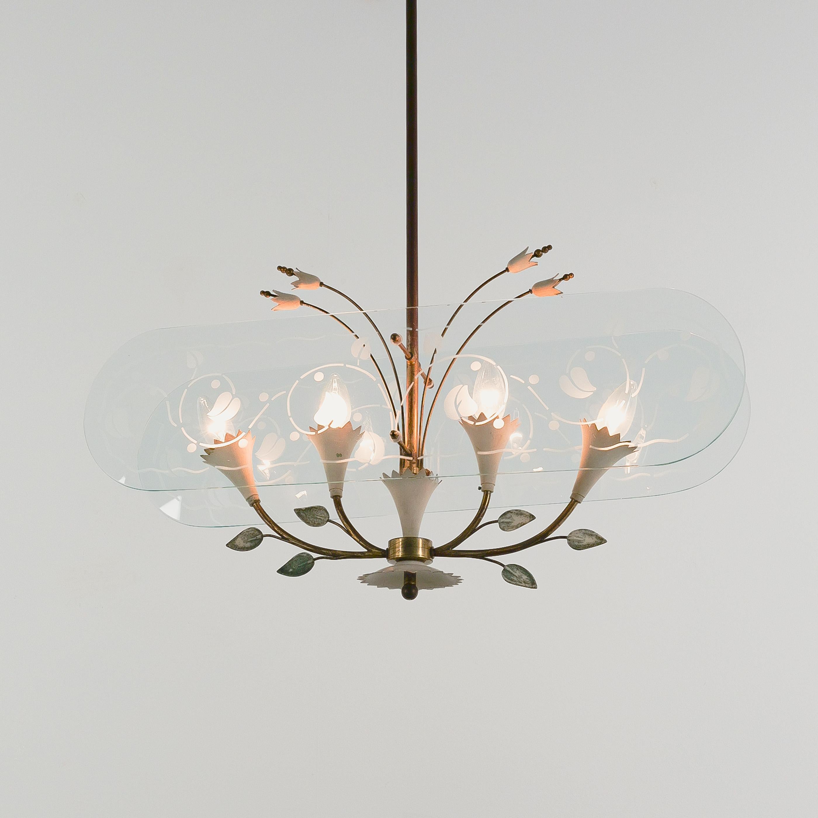 Italian Pietro Chiesa Chandelier Floral Glass with Etched Details Italy, 1950 For Sale