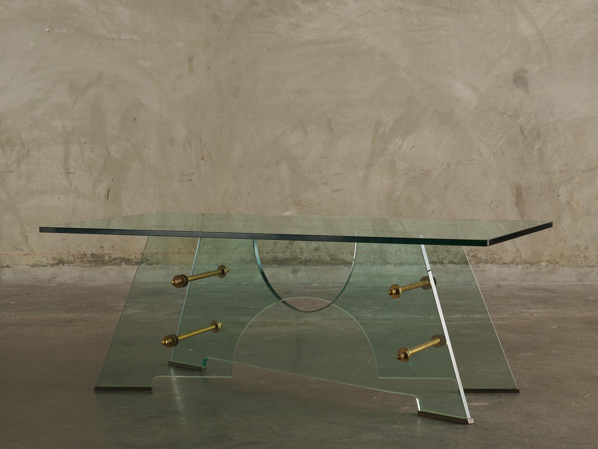 Une extraordinaire table basse Pietro Chiesa très polyvalente.