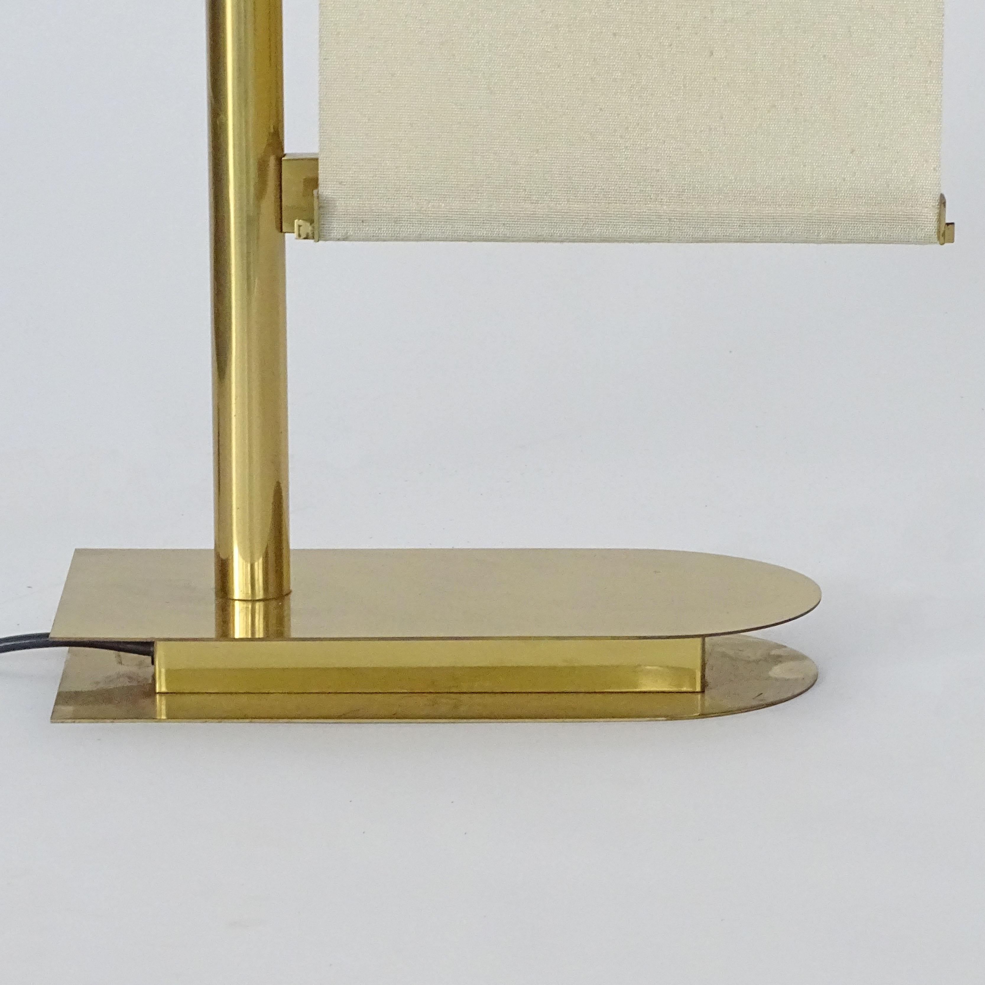 Stunning Pietro Chiesa 0312 model Floor Lamp in brass and linen textile for Fontana Arte.
This is a 1970s model that was Originally designed in 1933.
Superb vintage condition!
