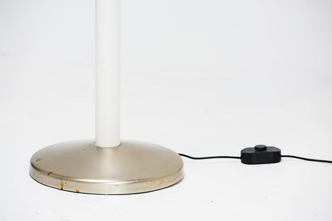 Pietro Chiesa (1913-2016)
Floor lamp model “Luminator”
Manufactured by Fontana Arte
Italy, 1963
Painted steel and concrete base covered in brass.

Measurements
33 Ø cm x 186h cm 
12,99 Ø in x 73,22h in

Literature
Domus, n. 115, luglio,