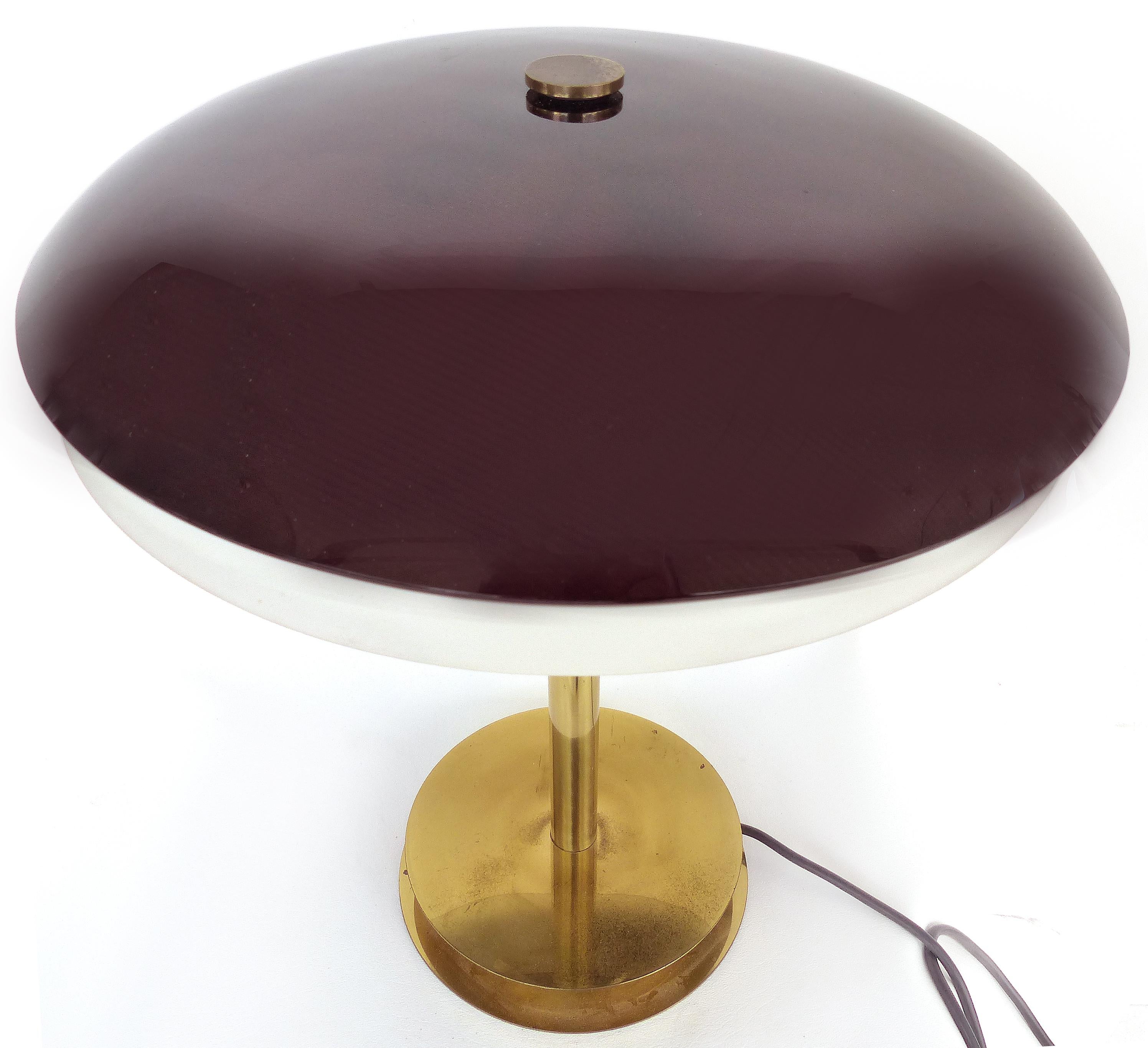 Pietro Chiesa Fontana Arte Bis/Tris red glass table lamp in brass, signed


Offered for sale is a fabulous and rare Pietro Chiesa for Fontana Arte Bis/Tris glass and brass table lamp. The lamp is created with a dark red bowl form shade with a