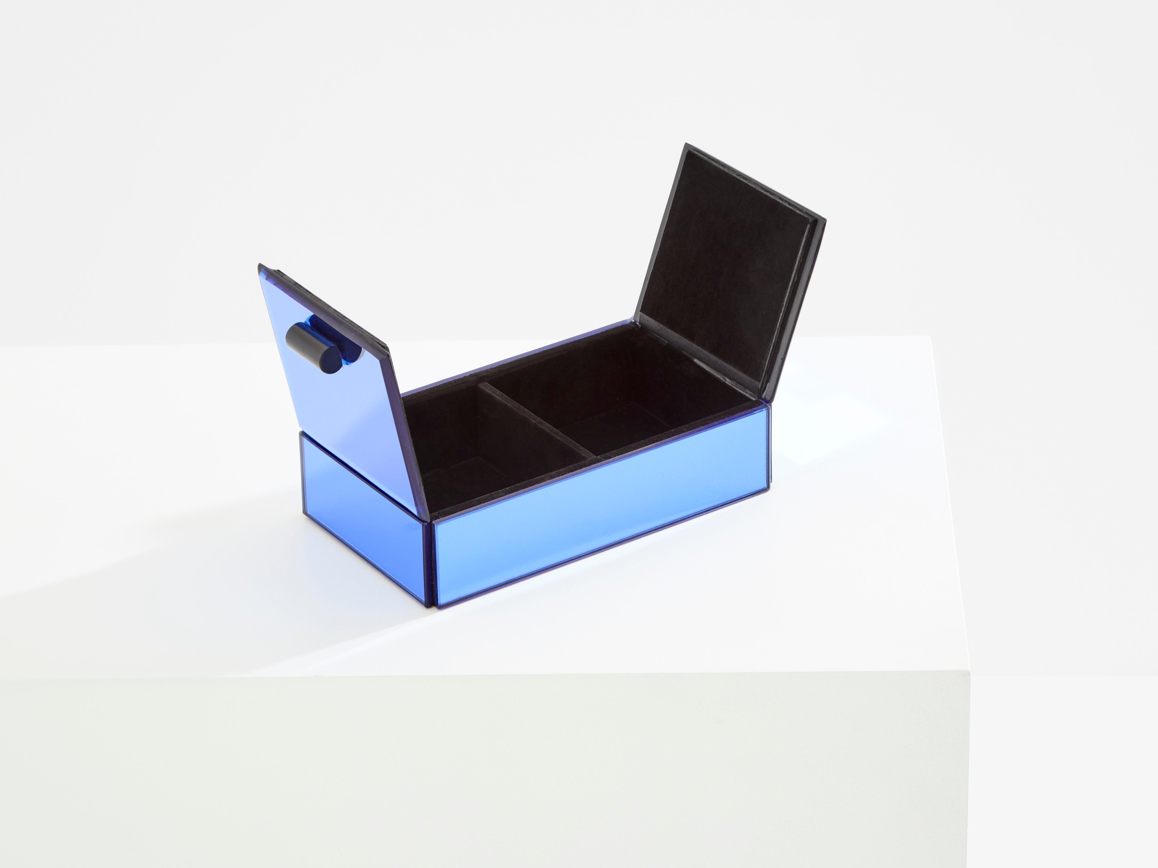A beautiful Pietro Chiesa for Fontana Arte jewellery box made in Italy in the early 1940s. Carved from walnut wood, with a beautiful blue mirrored crystal covering the box, finished with ebonized walnut wood handles, this beautiful box is really one