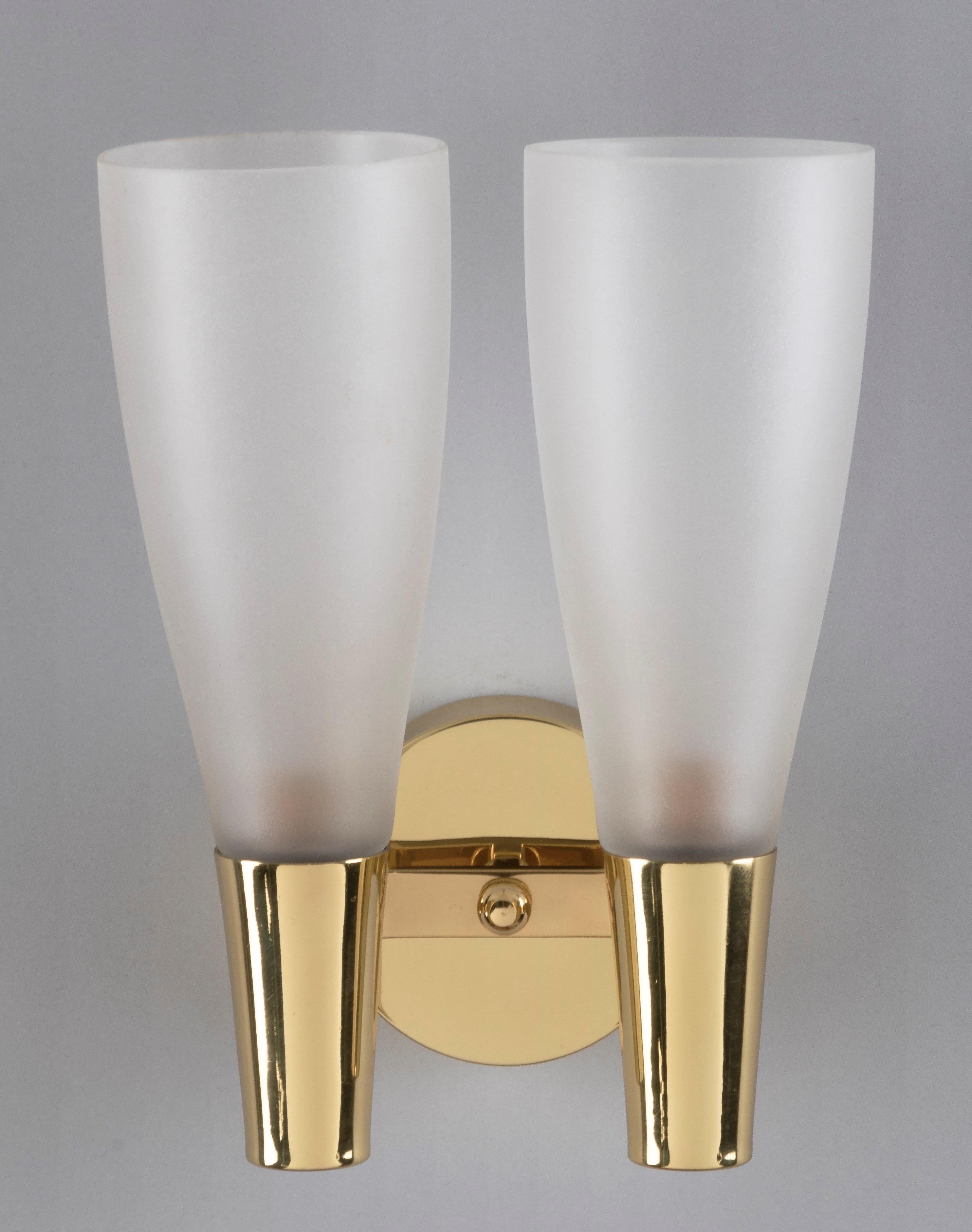 Mid-Century Modern Pietro Chiesa for Fontana Arte Brass Sconces with Two Glass Shades, Italy 1940s