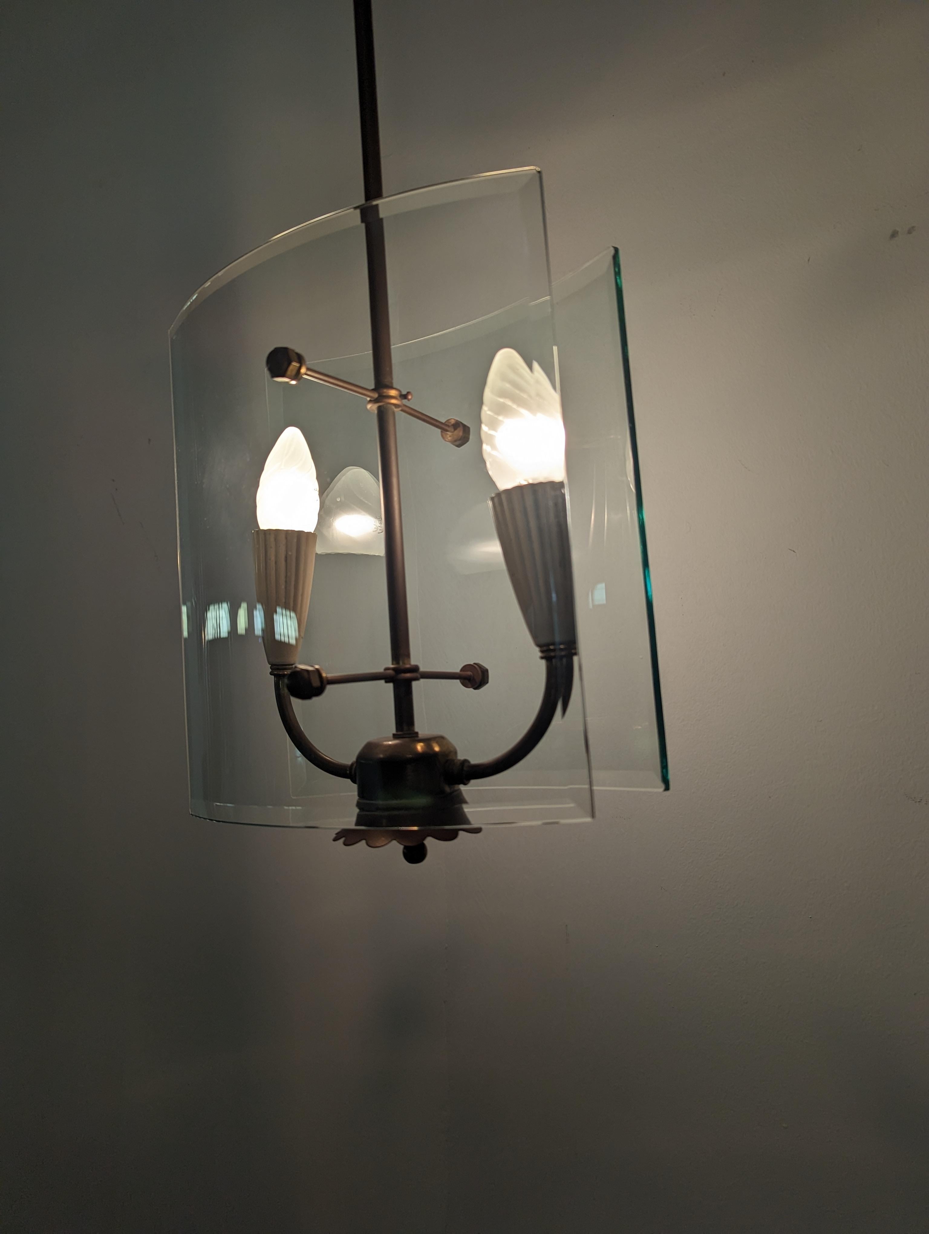 Pietro Chiesa for Fontana Arte Curved Glass and Brass Pendant Light 1940s (Mitte des 20. Jahrhunderts) im Angebot