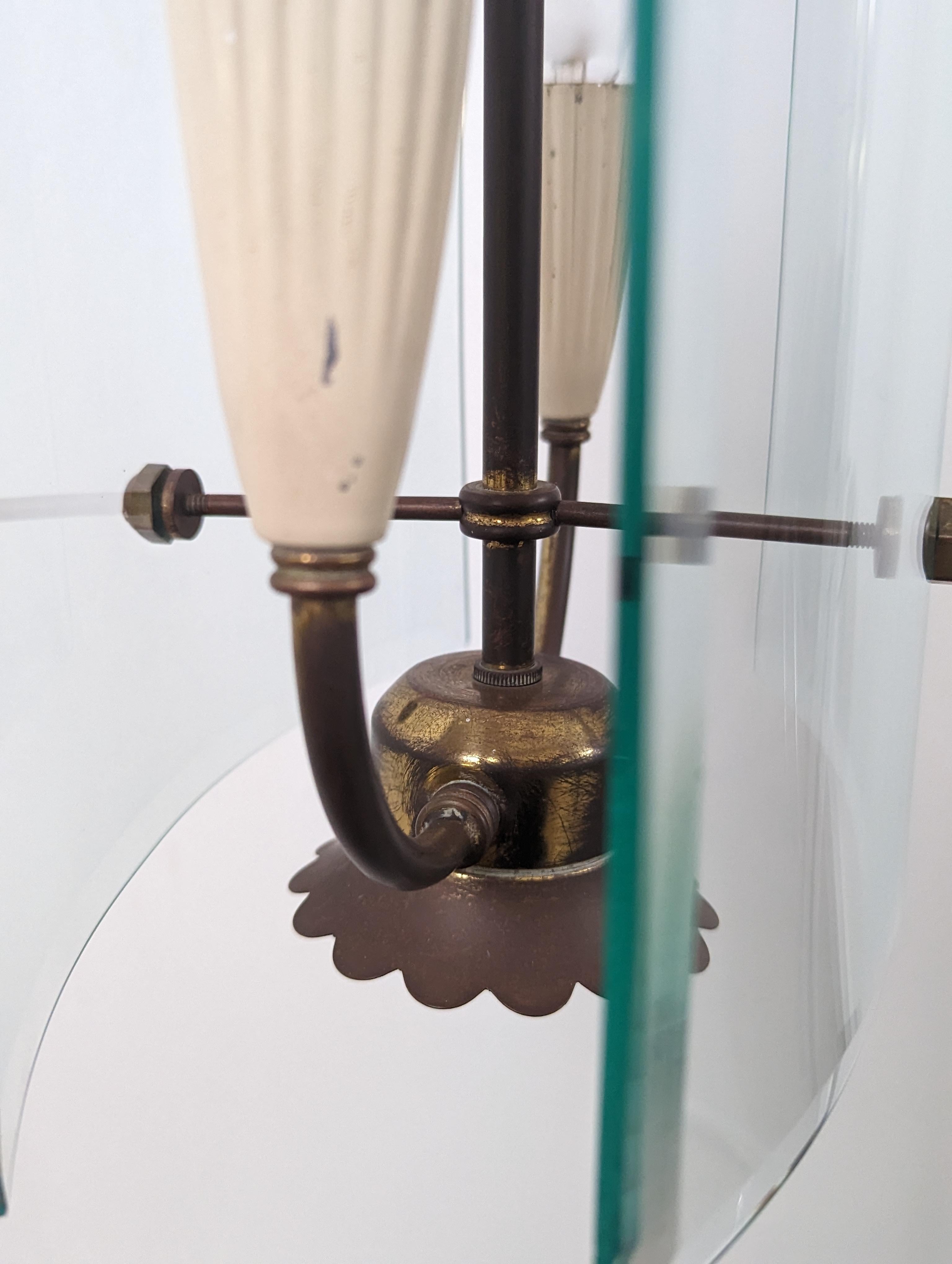 Pietro Chiesa for Fontana Arte Curved Glass and Brass Pendant Light 1940s im Angebot 2