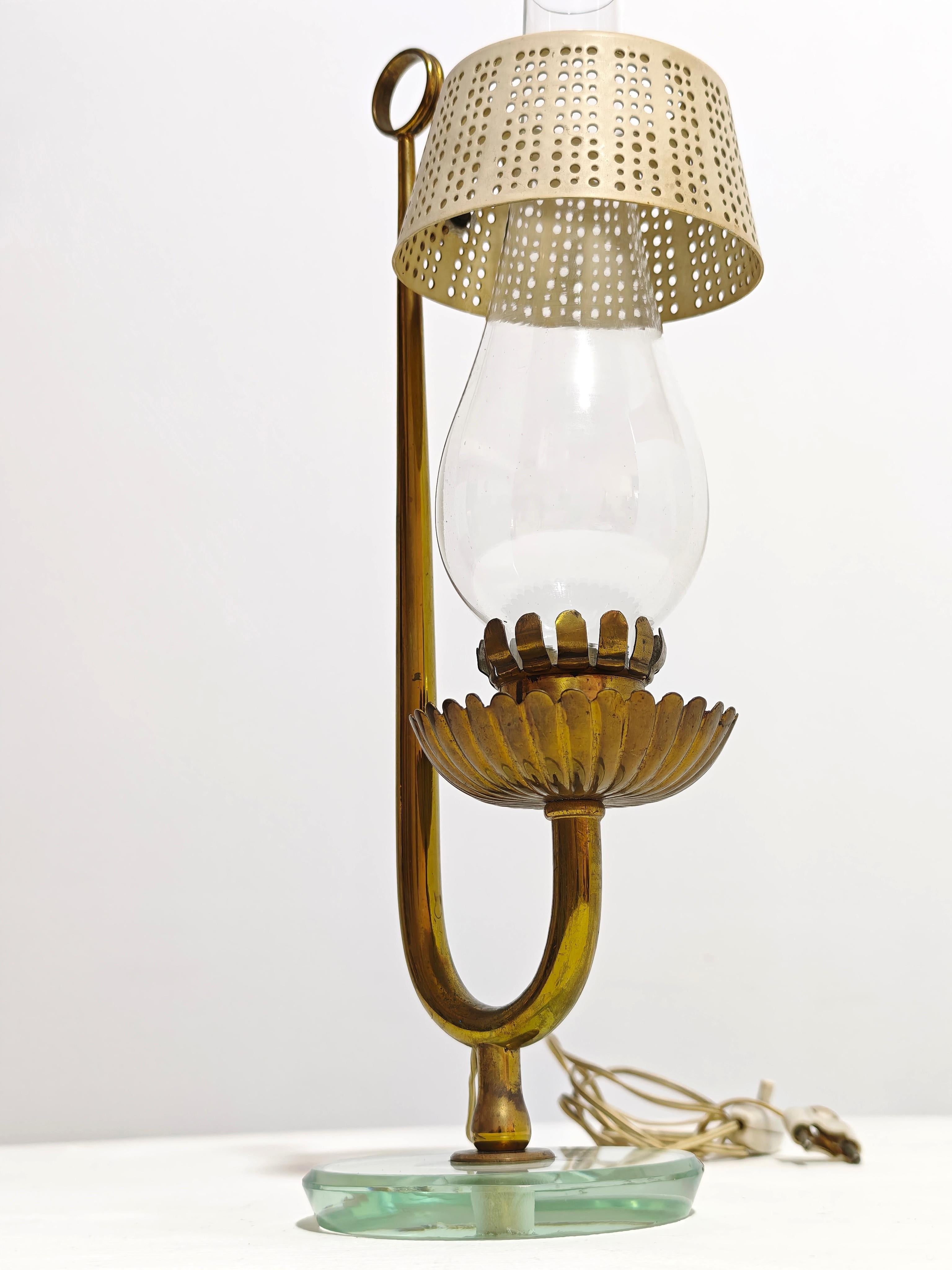 Pietro Chiesa Für Fontana Arte Italien 1940 Messing und Glas Tischlampe Mitte des Jahrhunderts (20. Jahrhundert) im Angebot