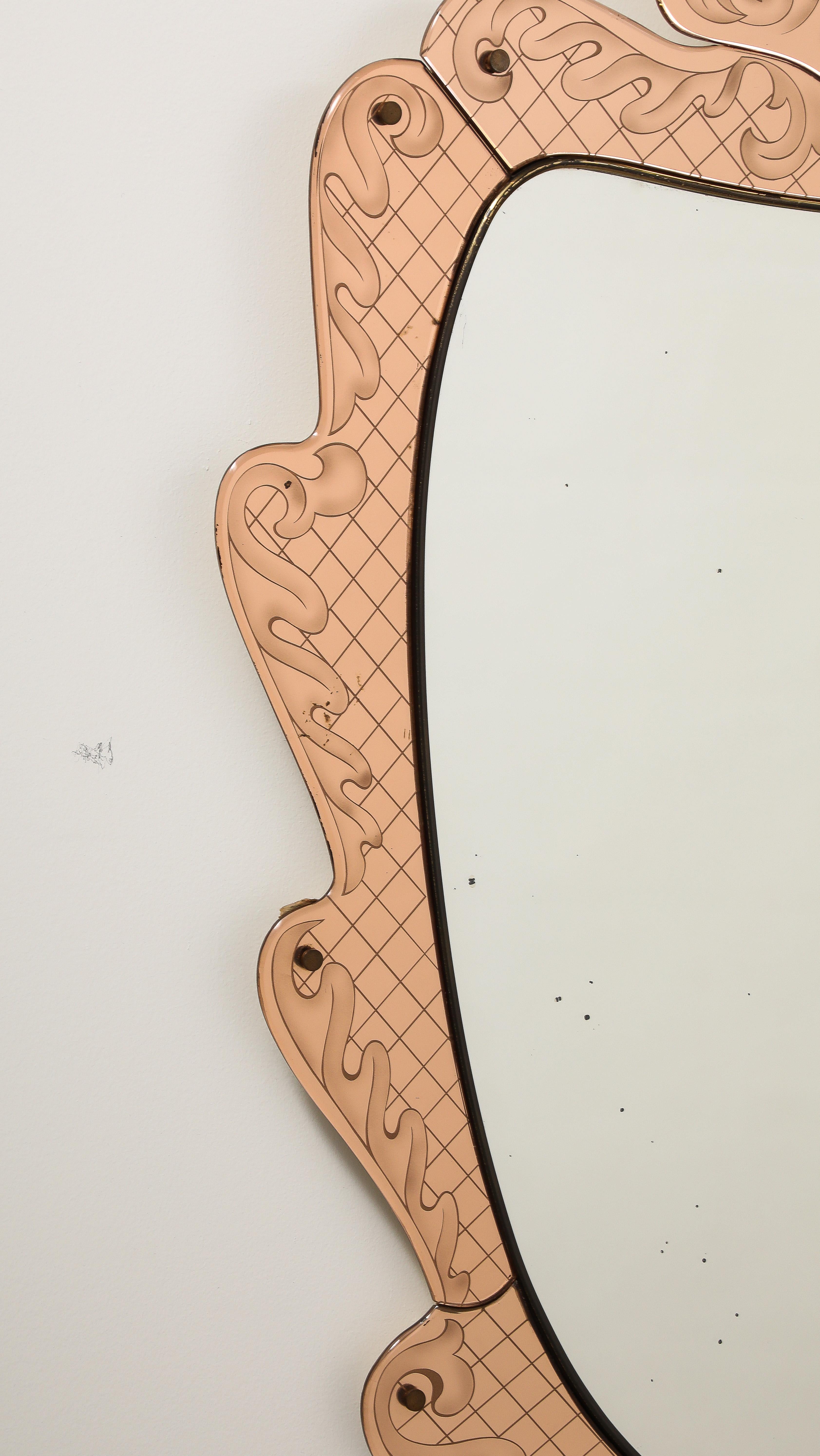 Pietro Chiesa for Fontana Arte Pink Glass and Crystal Mirror, circa 1930 In Good Condition For Sale In New York, NY