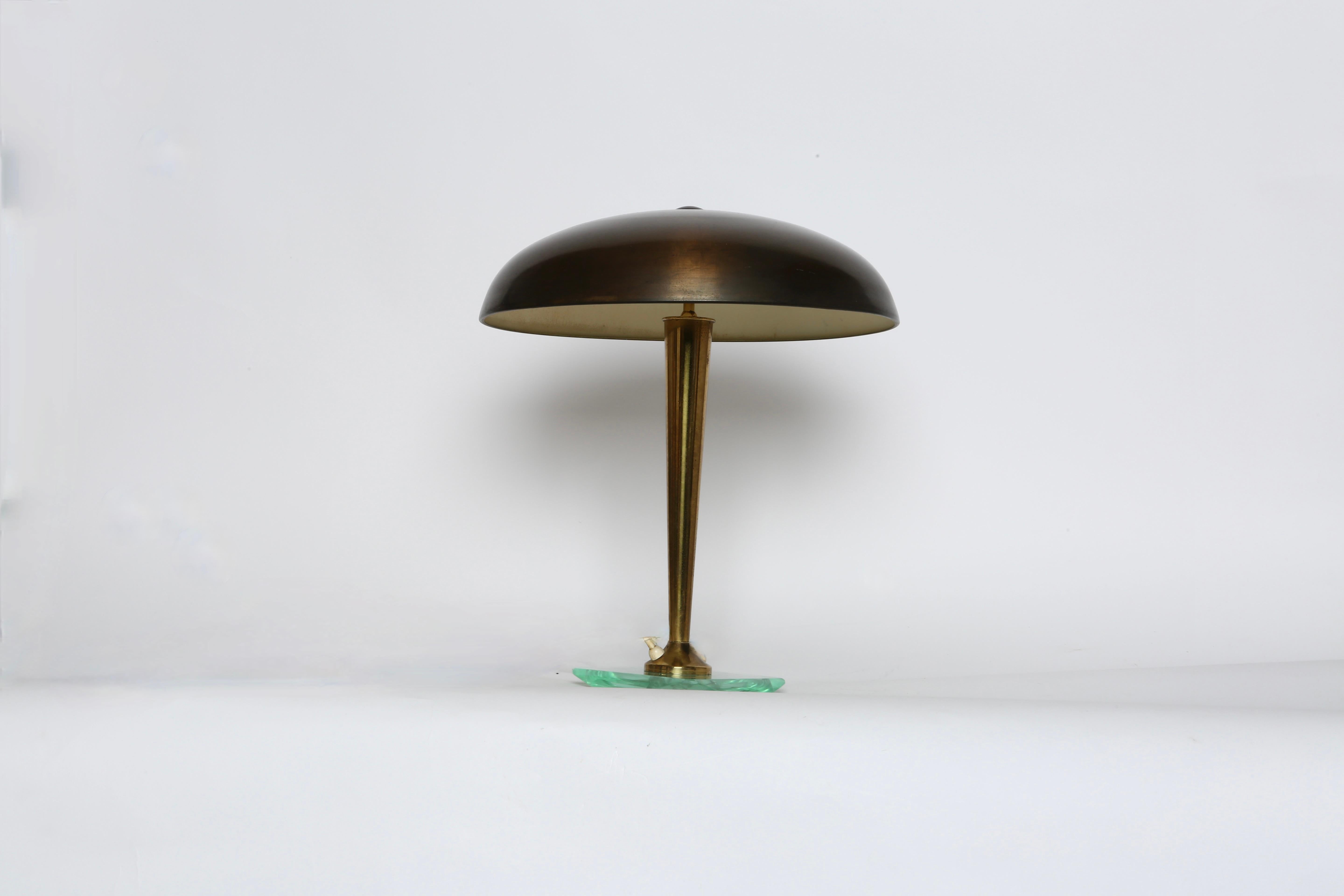 Pietro Chiesa for Fontana Arte Table Lamp, Italy 1960s For Sale 4