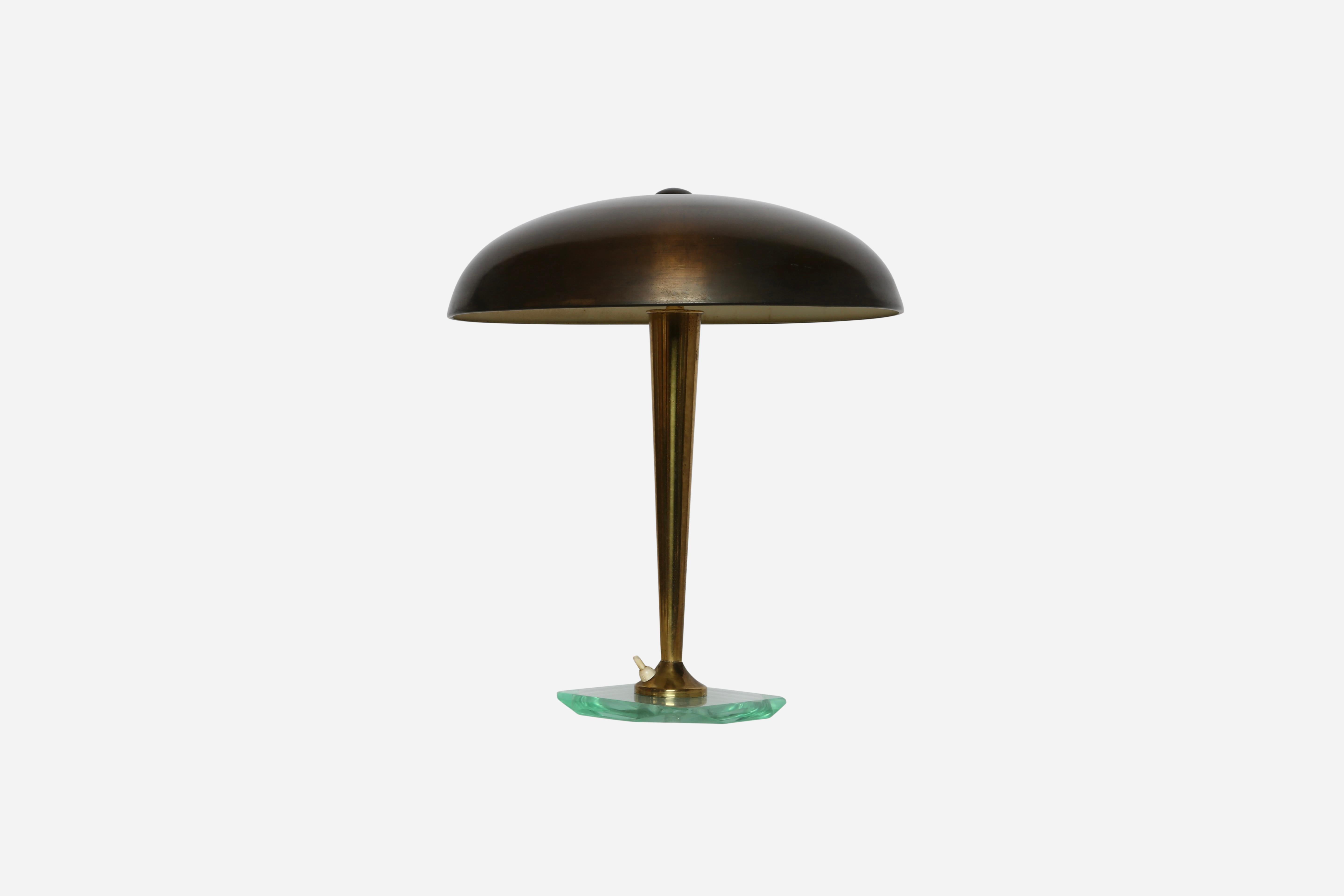 Pietro Chiesa for Fontana Arte table lamp
Designed and made in Italy in 1960s
Patinated brass shade, glass base.
2 candelabra sockets
Complimentary US rewiring upon request.

We take pride in bringing vintage fixtures to their full glory again.
At