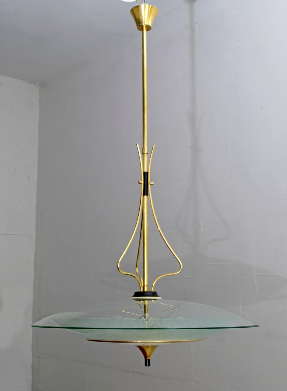 Pietro Chiesa Mid-Century Italian Glass and Brass Chandelier by Fontana Arte 40s For Sale 5
