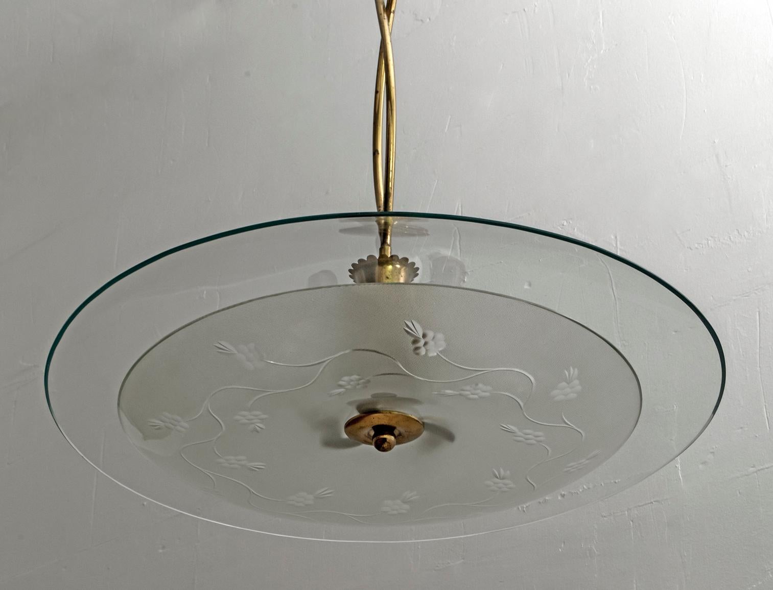 Pietro Chiesa Mid-century Italian Glass and Brass Chandelier by Fontana Arte For Sale 7