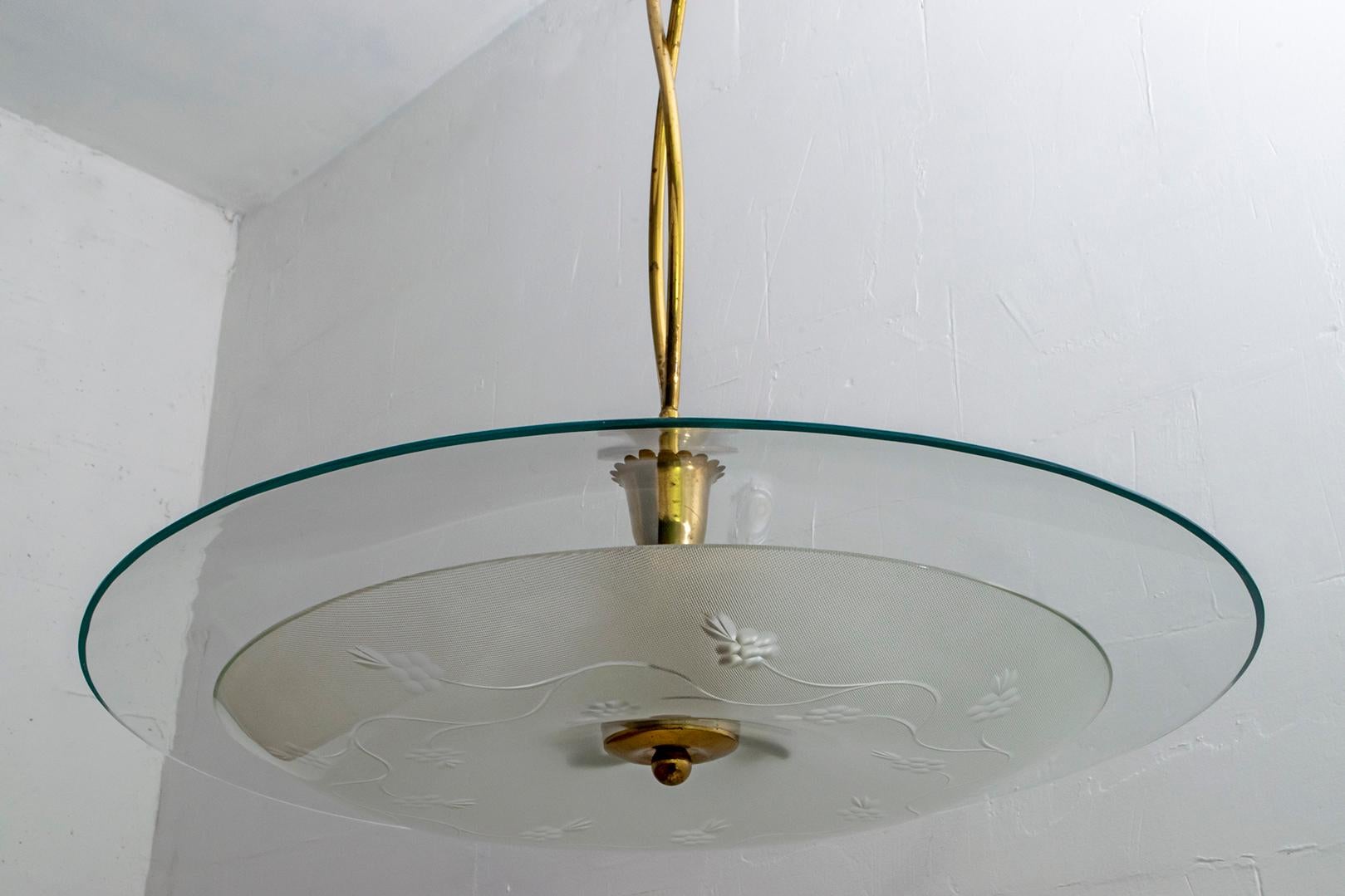 Pietro Chiesa Mid-century Italian Glass and Brass Chandelier by Fontana Arte In Good Condition For Sale In Puglia, Puglia