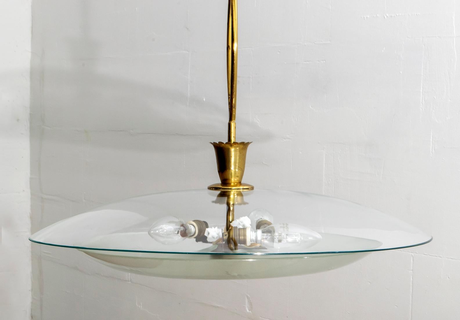 Pietro Chiesa Mid-century Italian Glass and Brass Chandelier by Fontana Arte For Sale 3