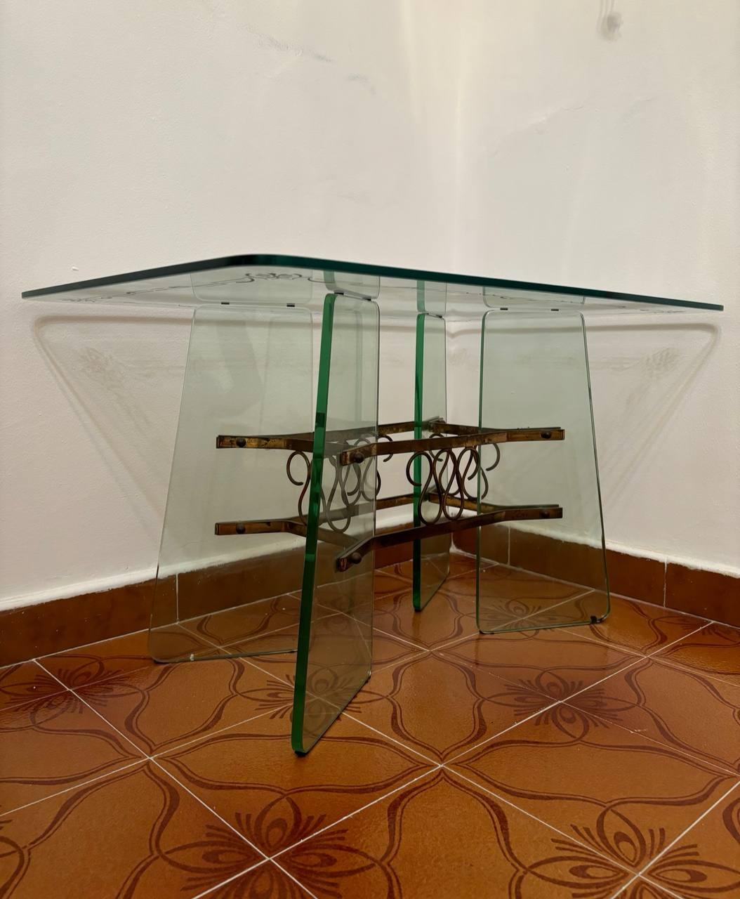 Pietro Chiesa für Fontana Arte niedriger Couchtisch aus Glas und Messing Italien 1940-1950 (Moderne der Mitte des Jahrhunderts) im Angebot