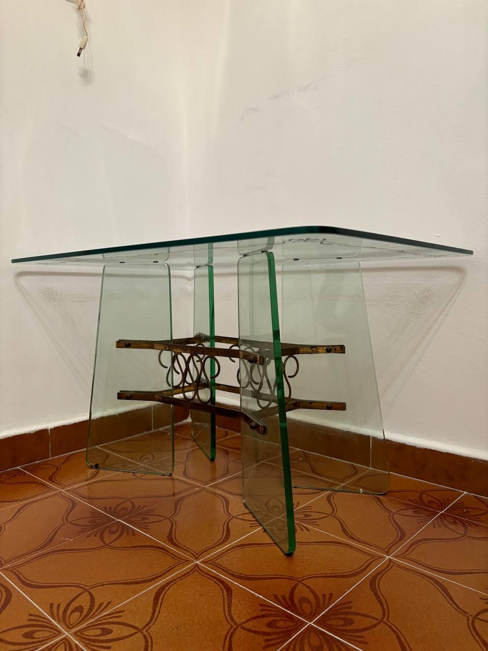 Pietro Chiesa für Fontana Arte niedriger Couchtisch aus Glas und Messing Italien 1940-1950 (20th Century) im Angebot